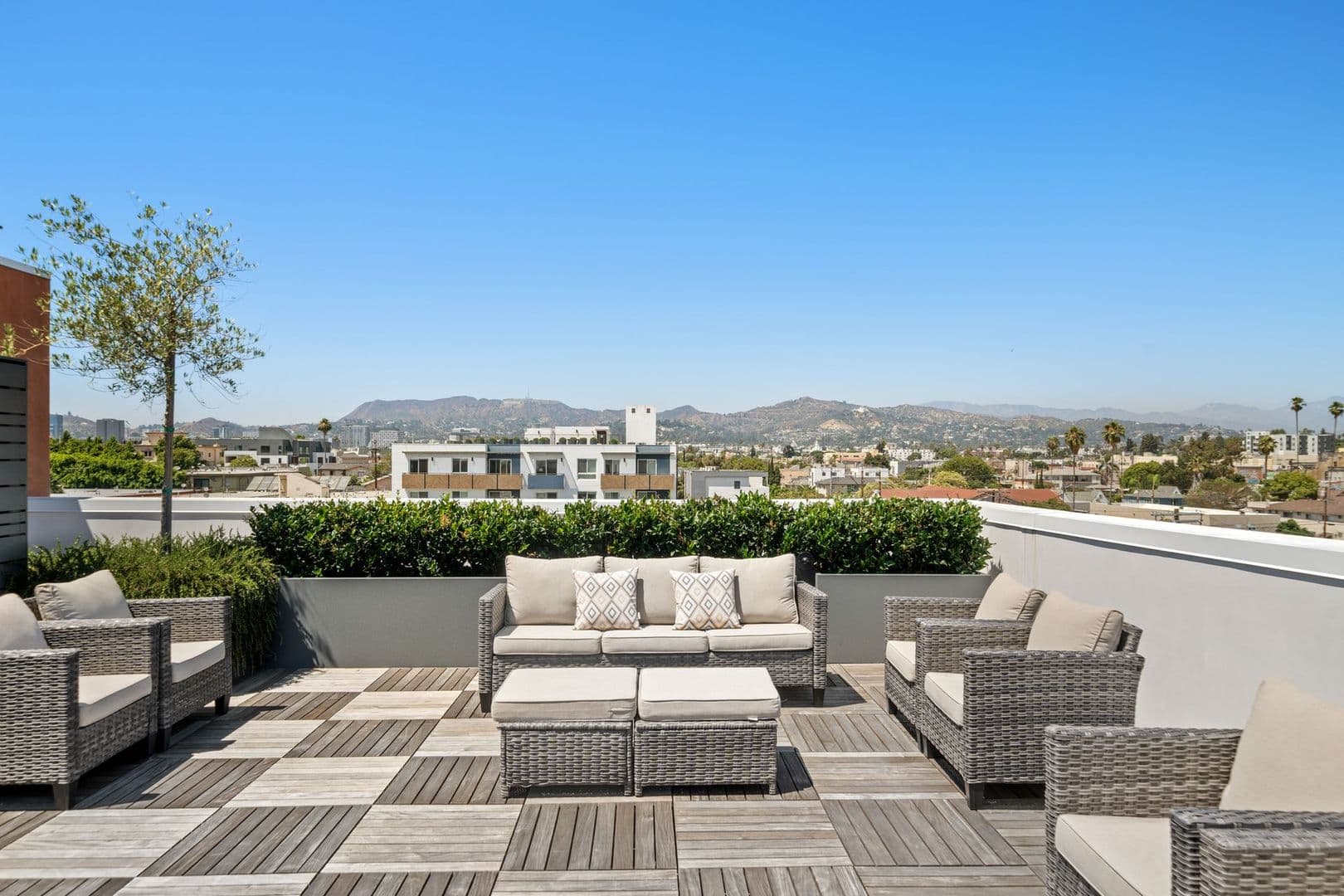 Los Angeles Apartment: 4807 Elmwood Avenue