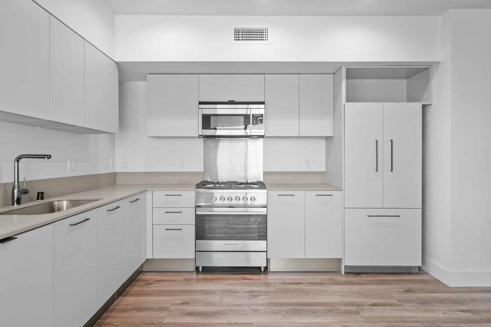 Los Angeles Apartment: 4807 Elmwood Avenue