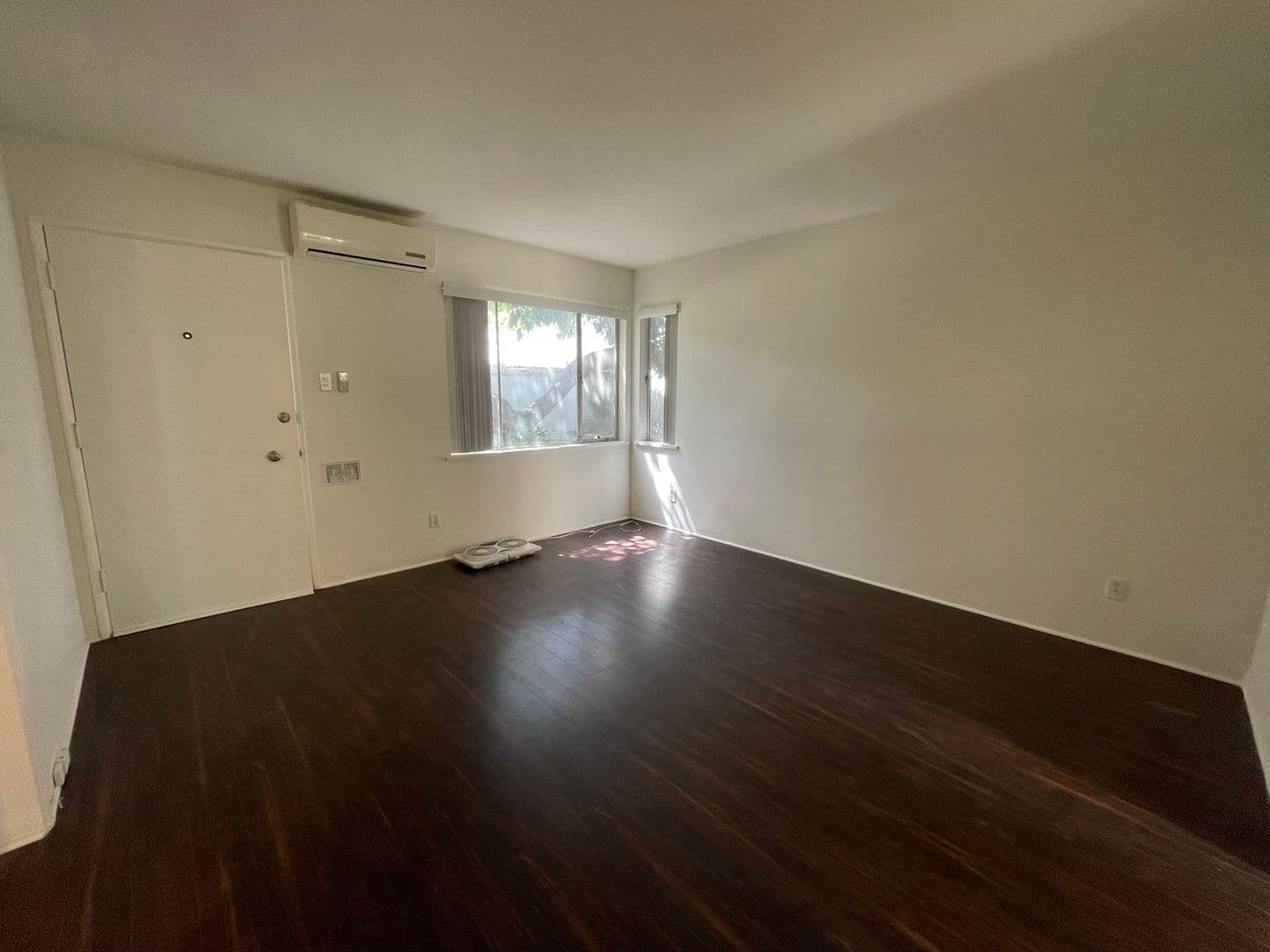 Santa Monica Apartment: 1531 10th Street