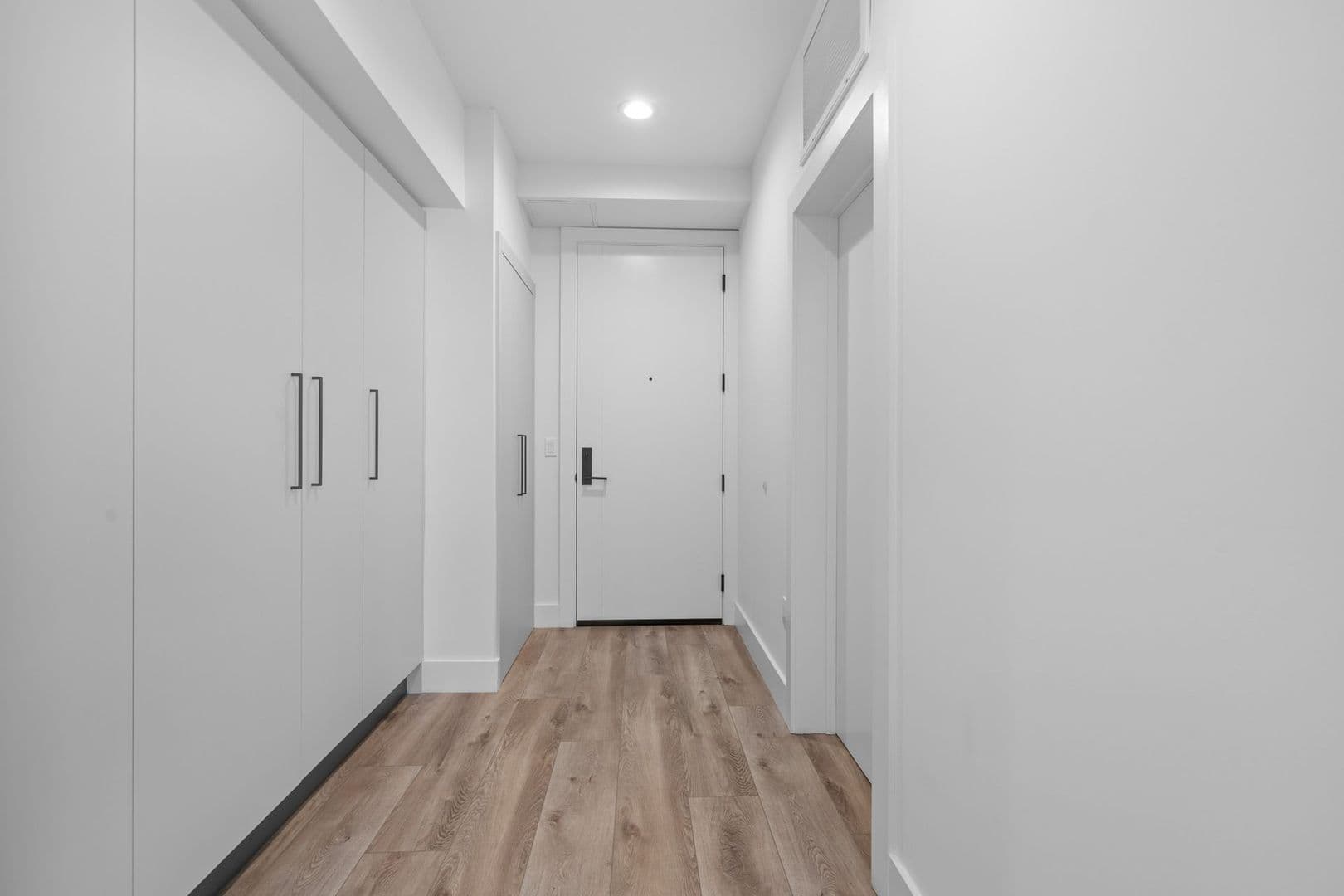 Los Angeles Apartment: 4807 Elmwood Avenue