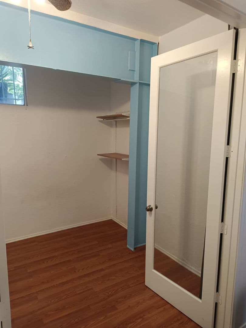 Venice Apartment: 101 Dudley Avenue