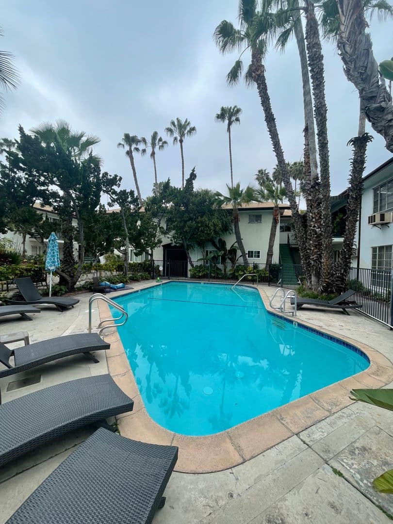 Los Angeles Apartment: 1560 N Laurel
