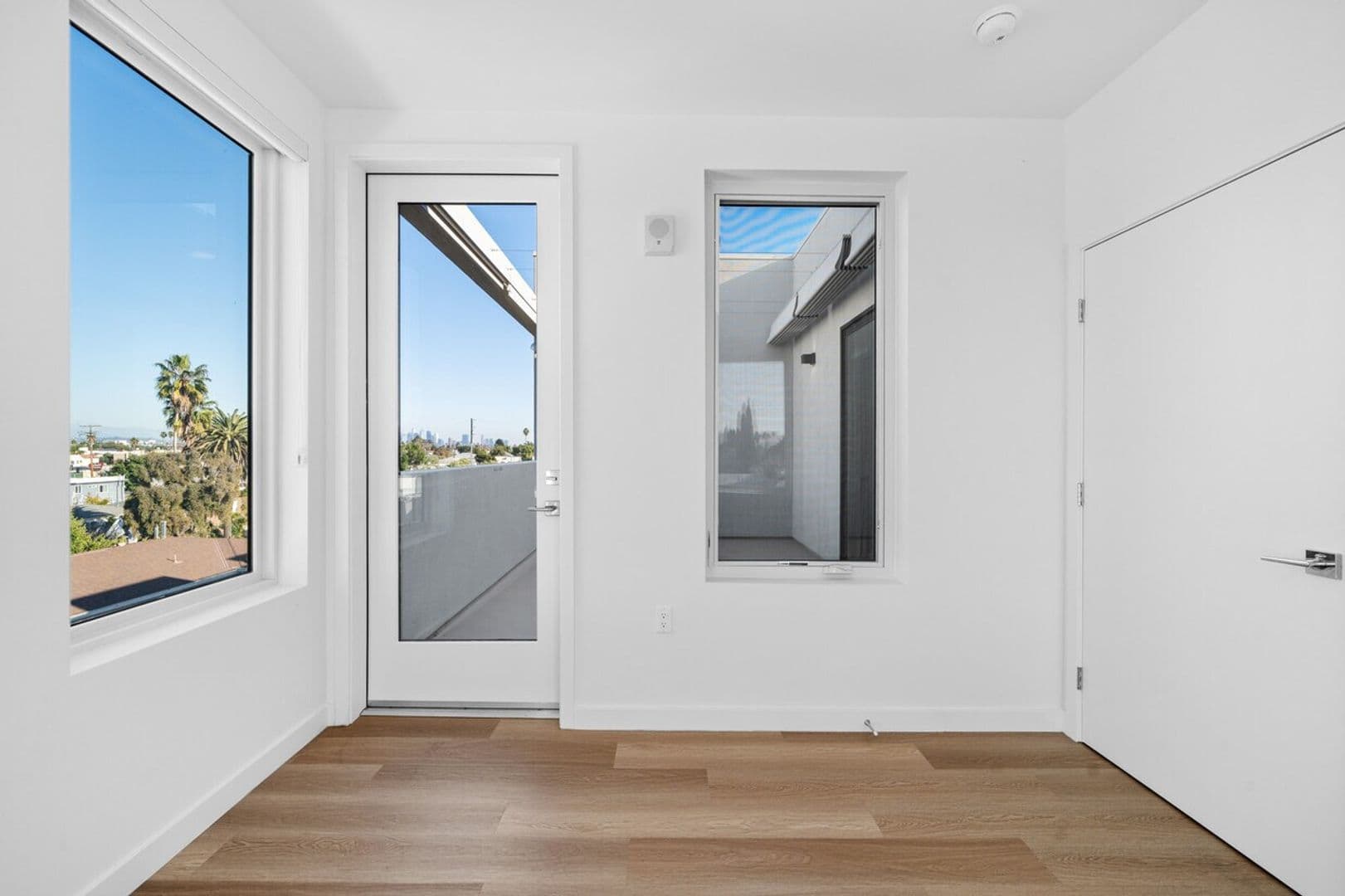 Los Angeles Apartment: 1233 S. Dunsmuir Avenue