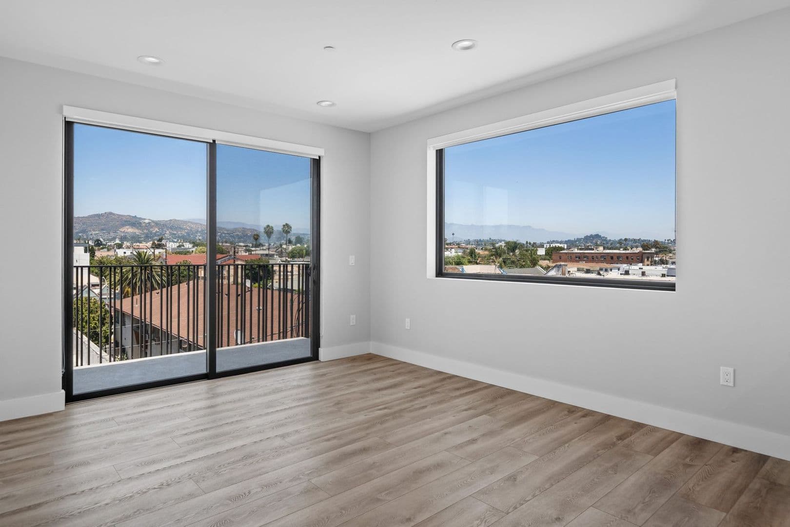 Los Angeles Apartment: 4807 Elmwood Avenue