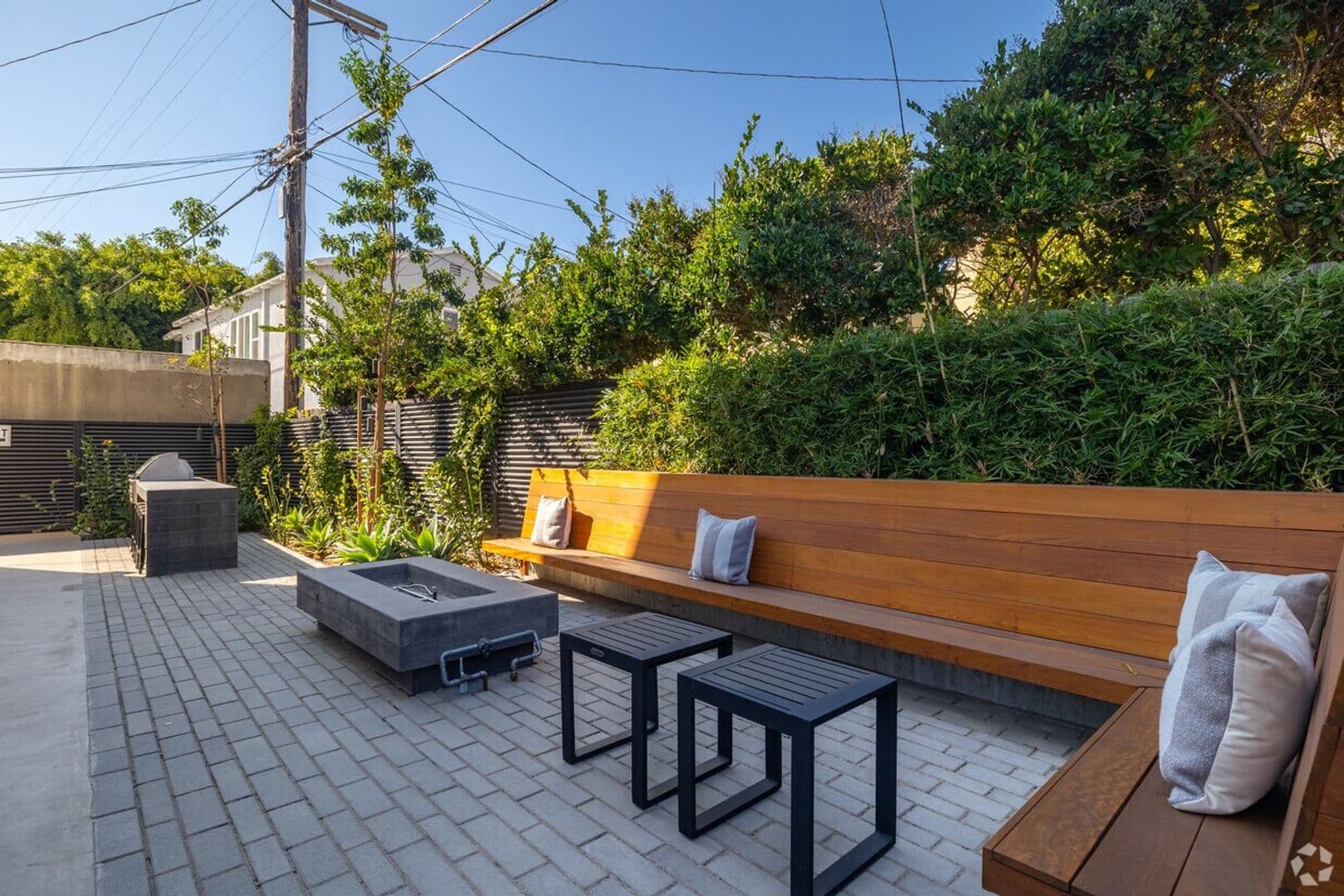 Los Angeles Apartment: 1233 S. Dunsmuir Avenue