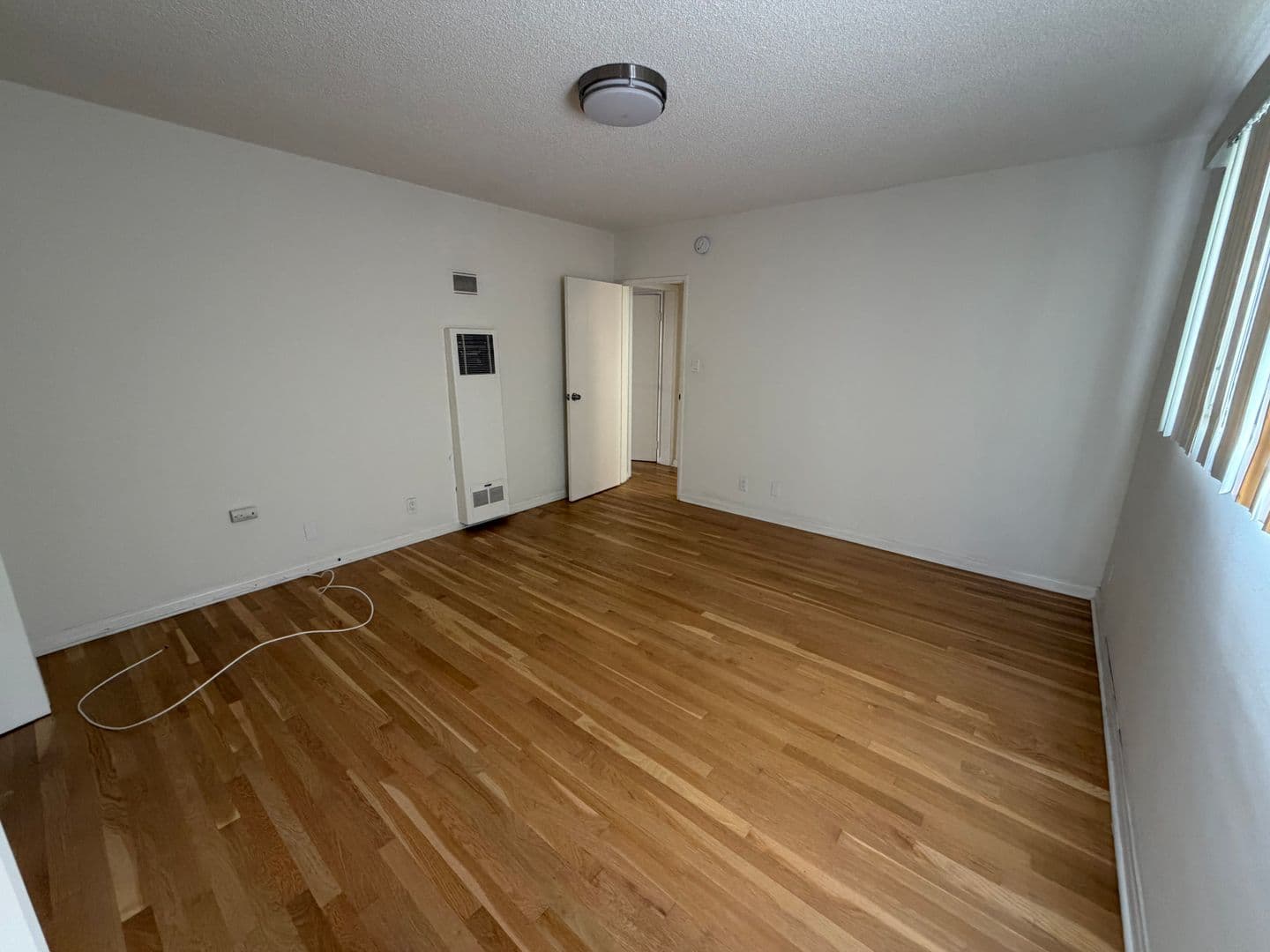 Los Angeles Apartment: 1347 North Poinsettia Place