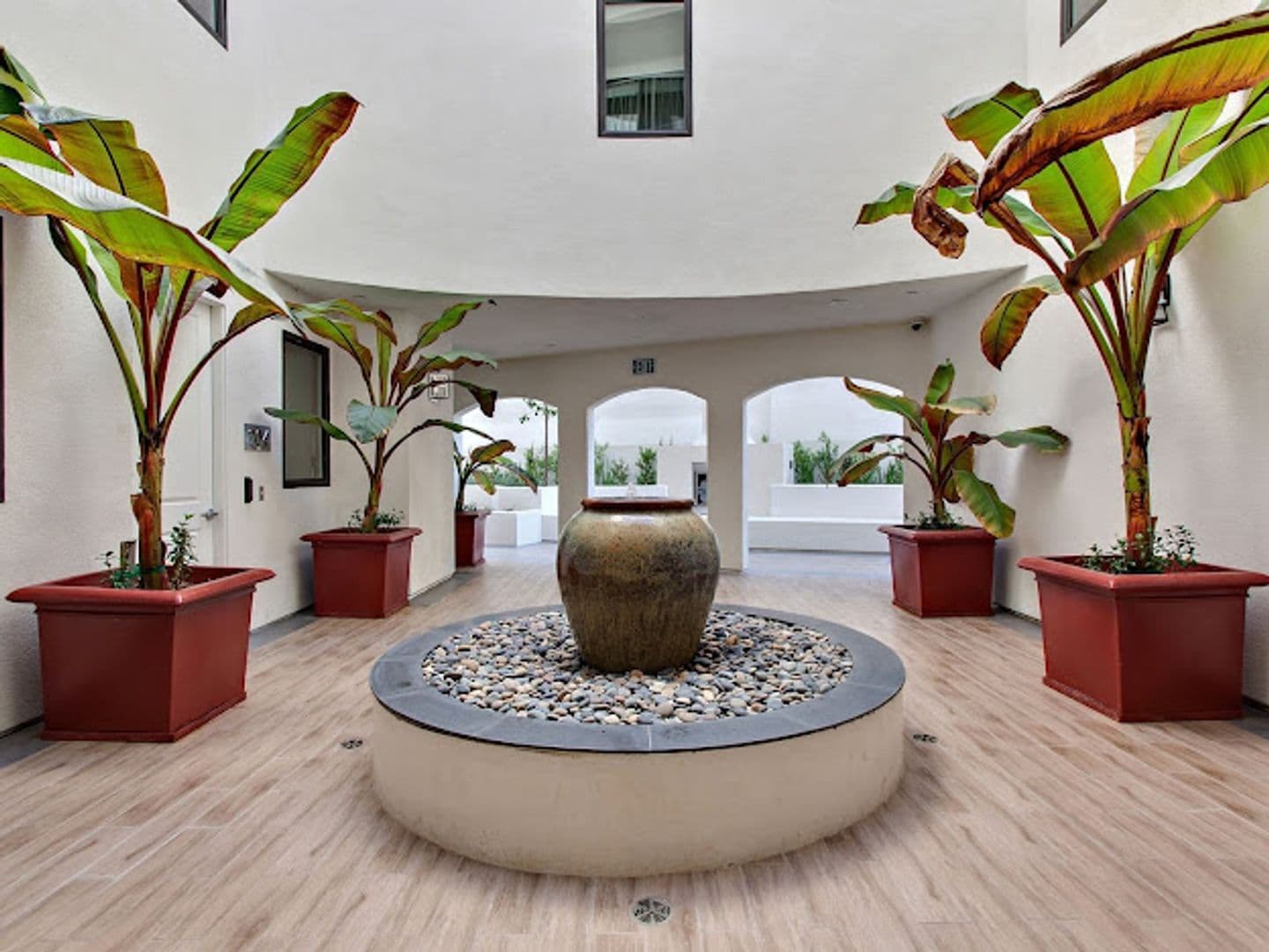 Los Angeles Apartment: 610 Levering Ave