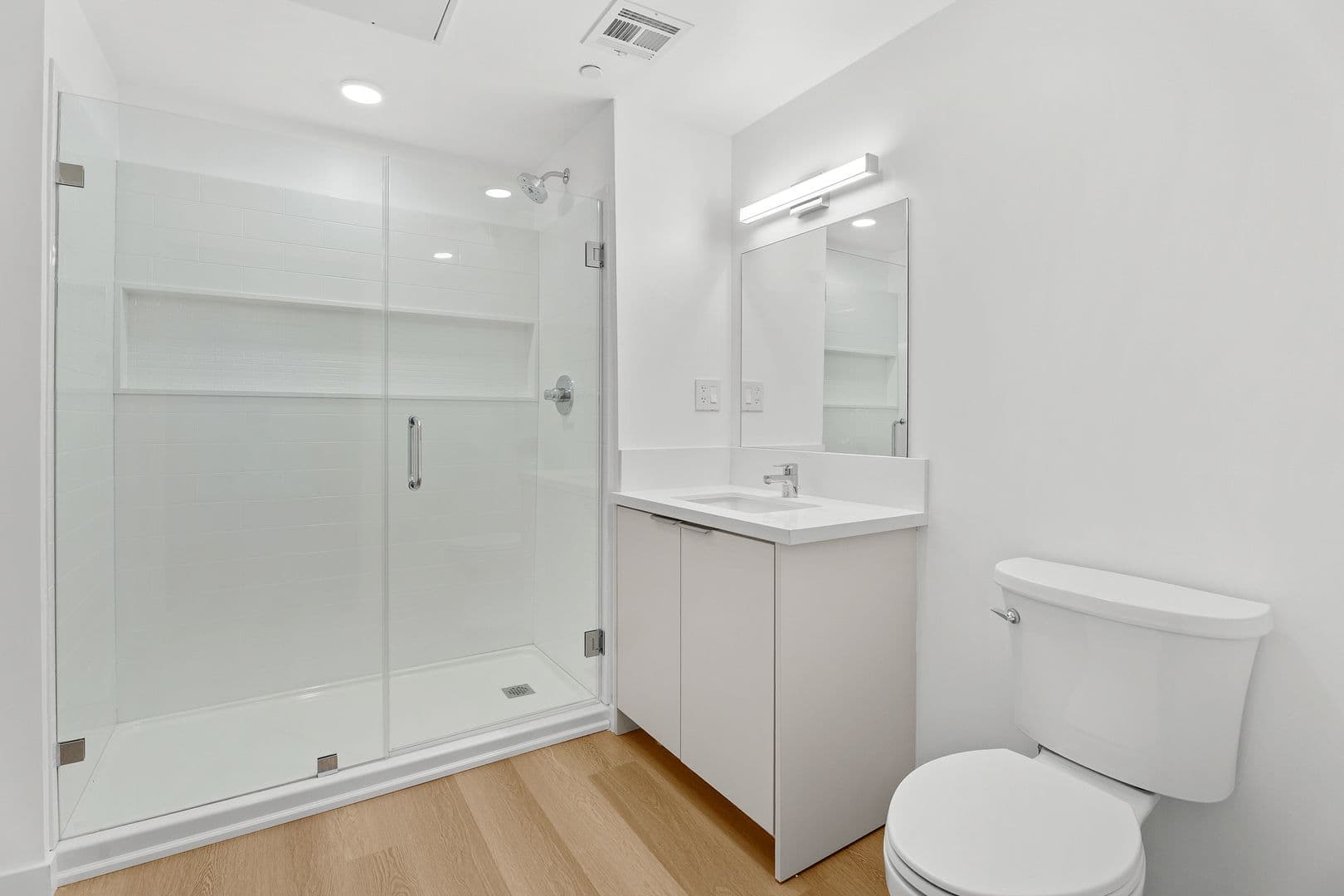 Los Angeles Apartment: 1233 S. Dunsmuir Avenue