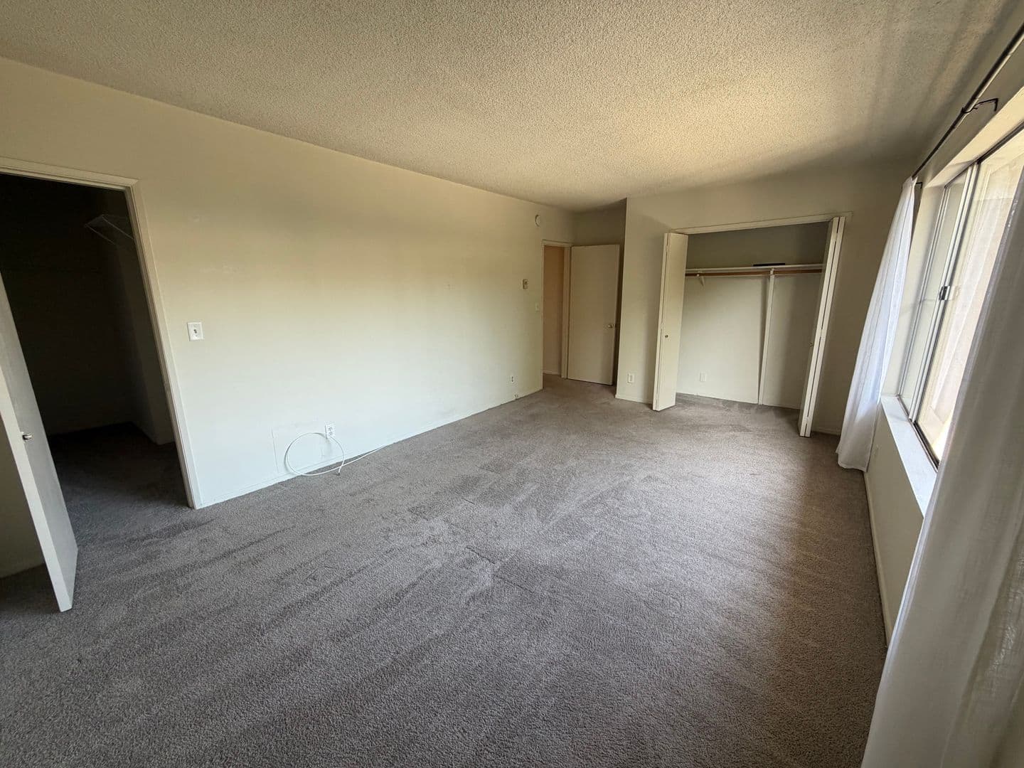Santa Monica Apartment: 2210 3rd St
