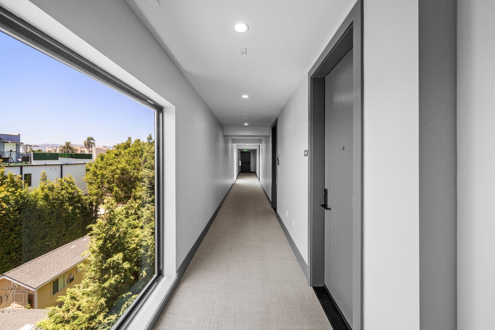 Los Angeles Apartment: 4807 Elmwood Avenue