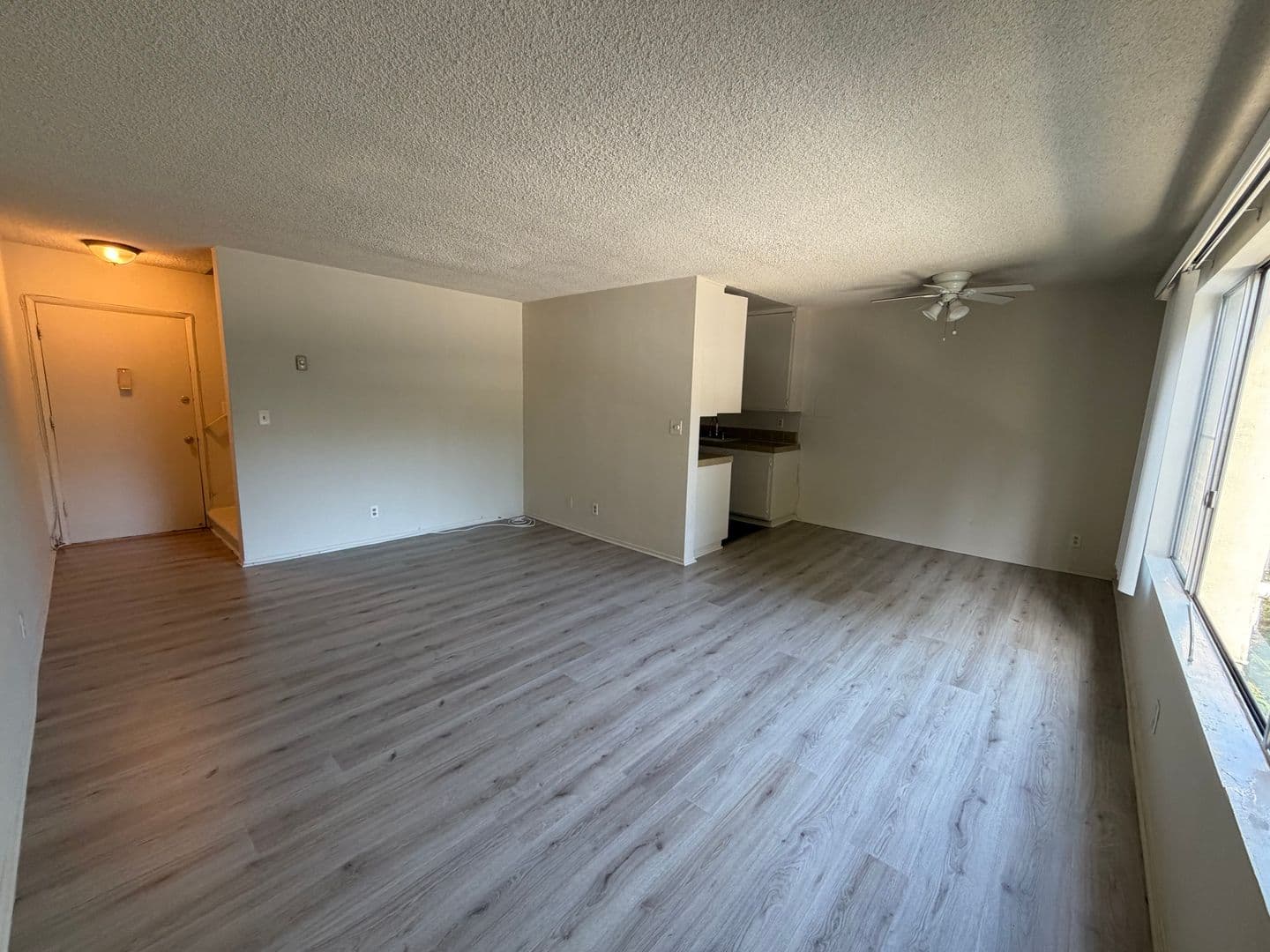 Santa Monica Apartment: 2210 3rd St