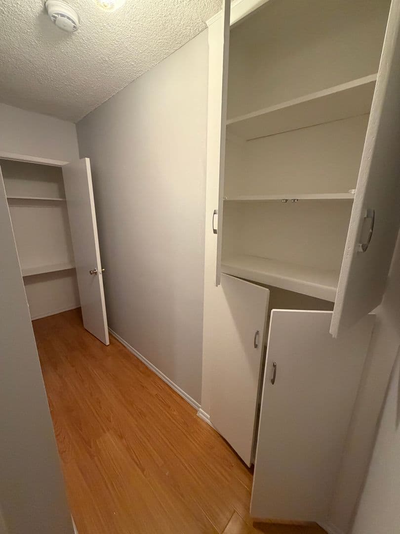 Los Angeles Apartment: 1560 N Laurel