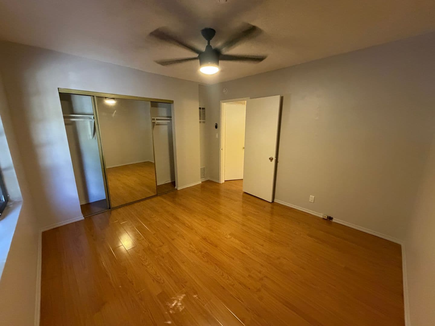 Los Angeles Apartment: 1560 N Laurel