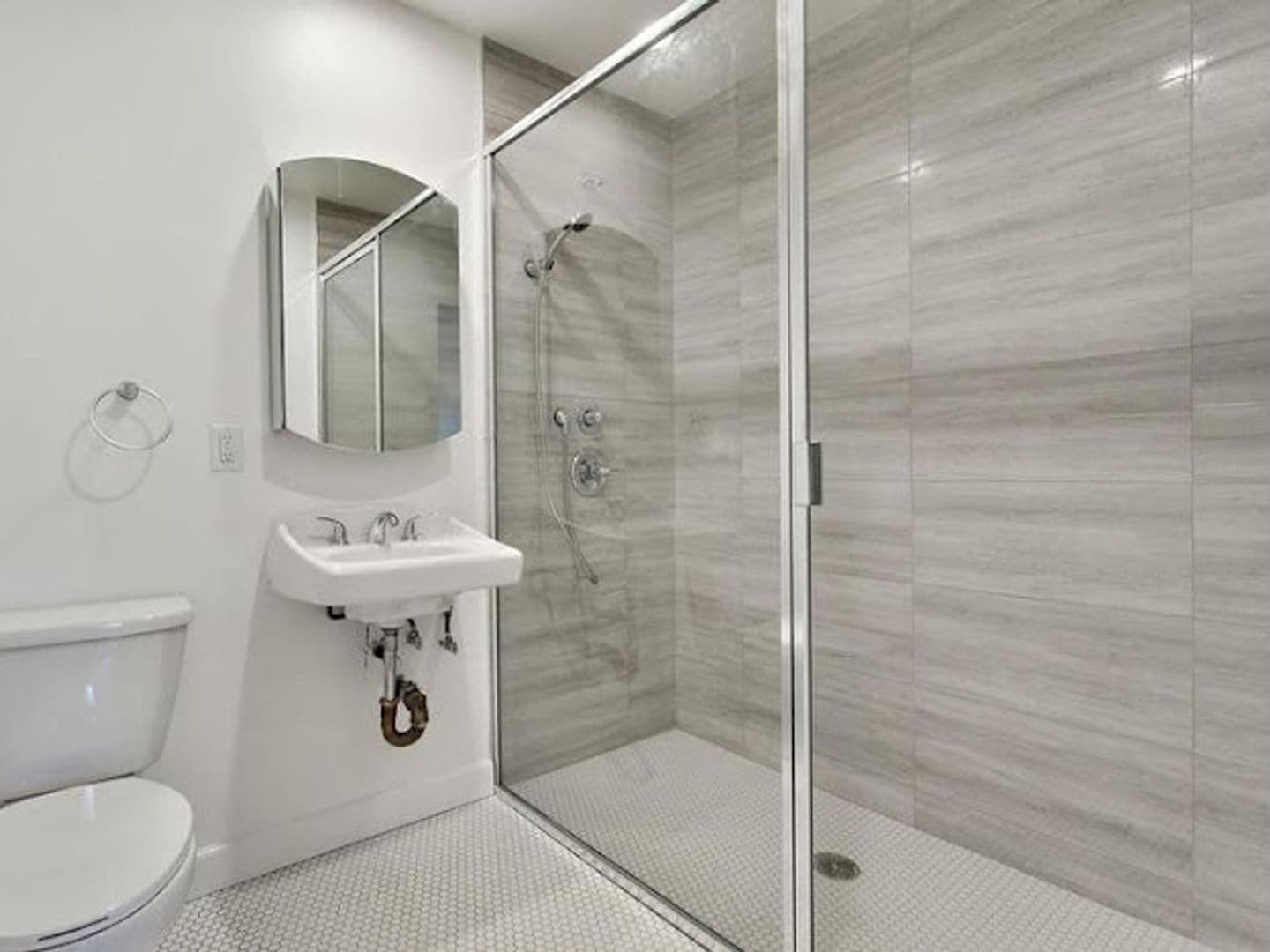 Los Angeles Apartment: 610 Levering Ave