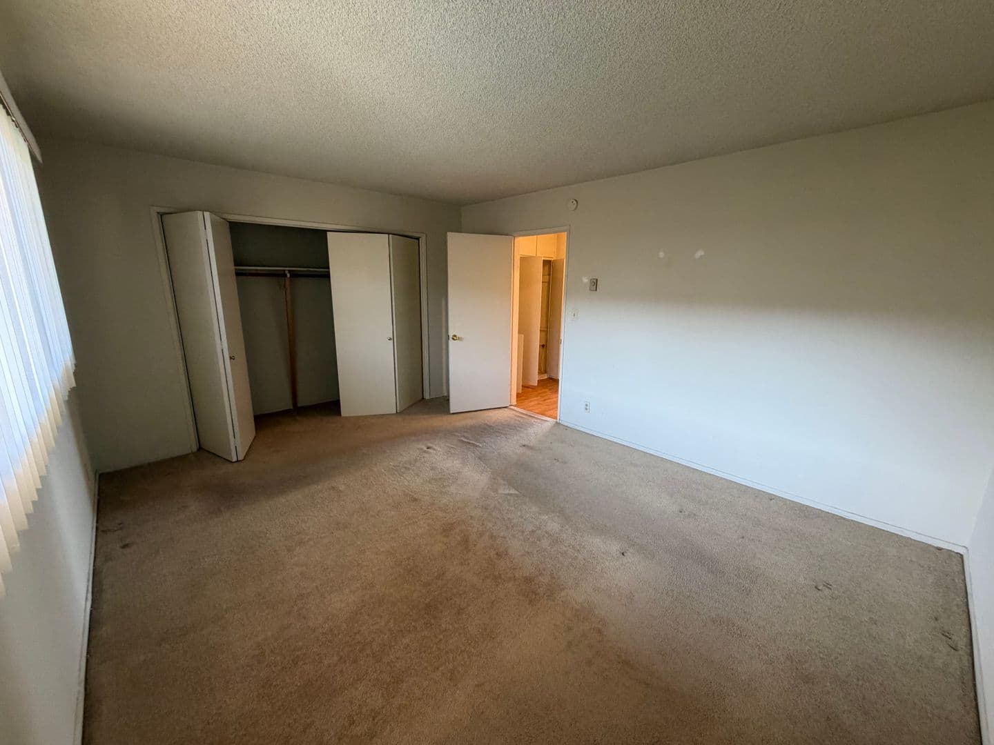 Santa Monica Apartment: 2210 3rd St