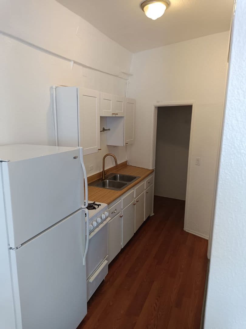 Venice Apartment: 101 Dudley Avenue