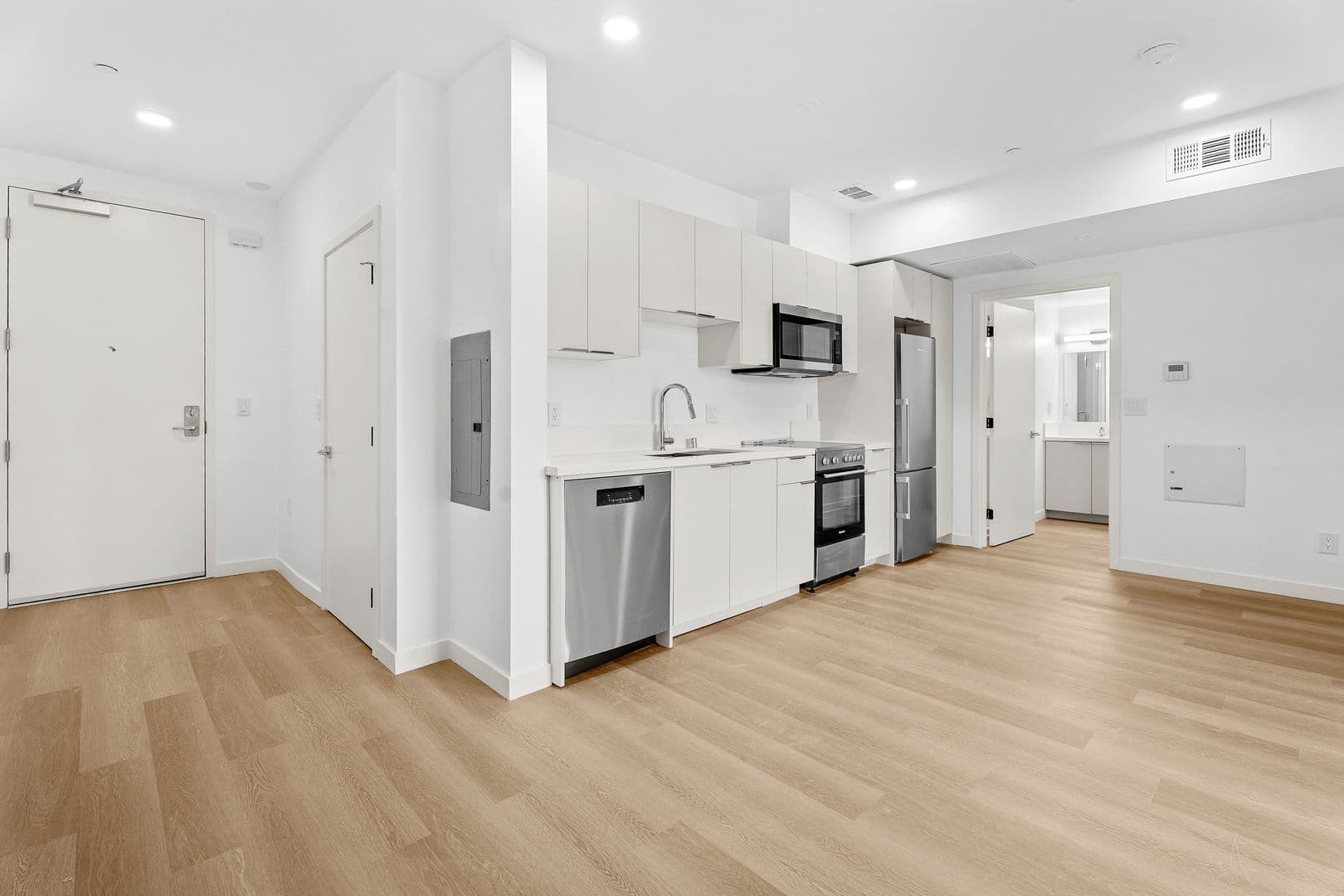 Los Angeles Apartment: 1233 S. Dunsmuir Avenue