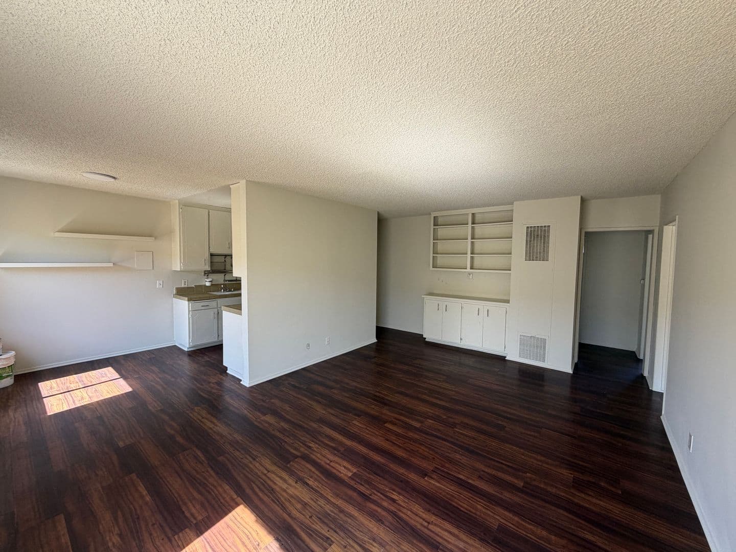 Santa Monica Apartment: 2315 14th St.