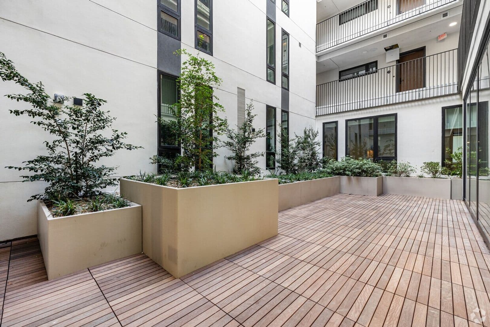 Los Angeles Apartment: 11701 Santa Monica Boulevard