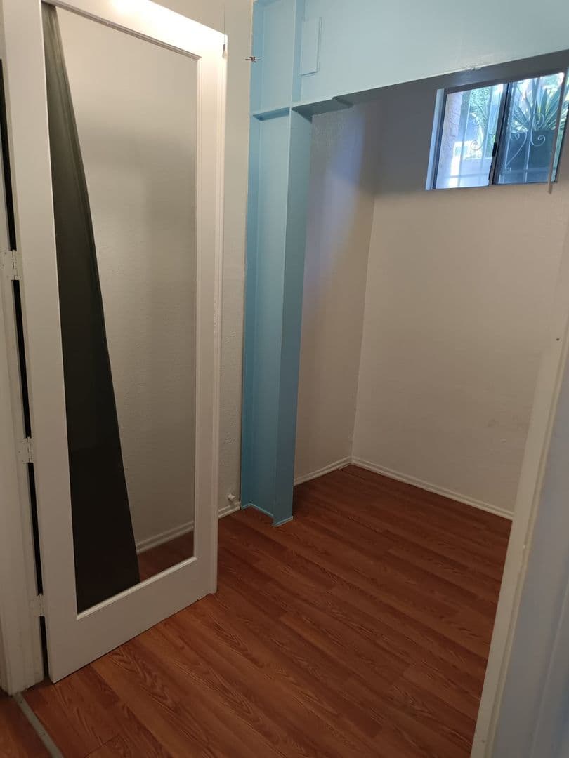 Venice Apartment: 101 Dudley Avenue