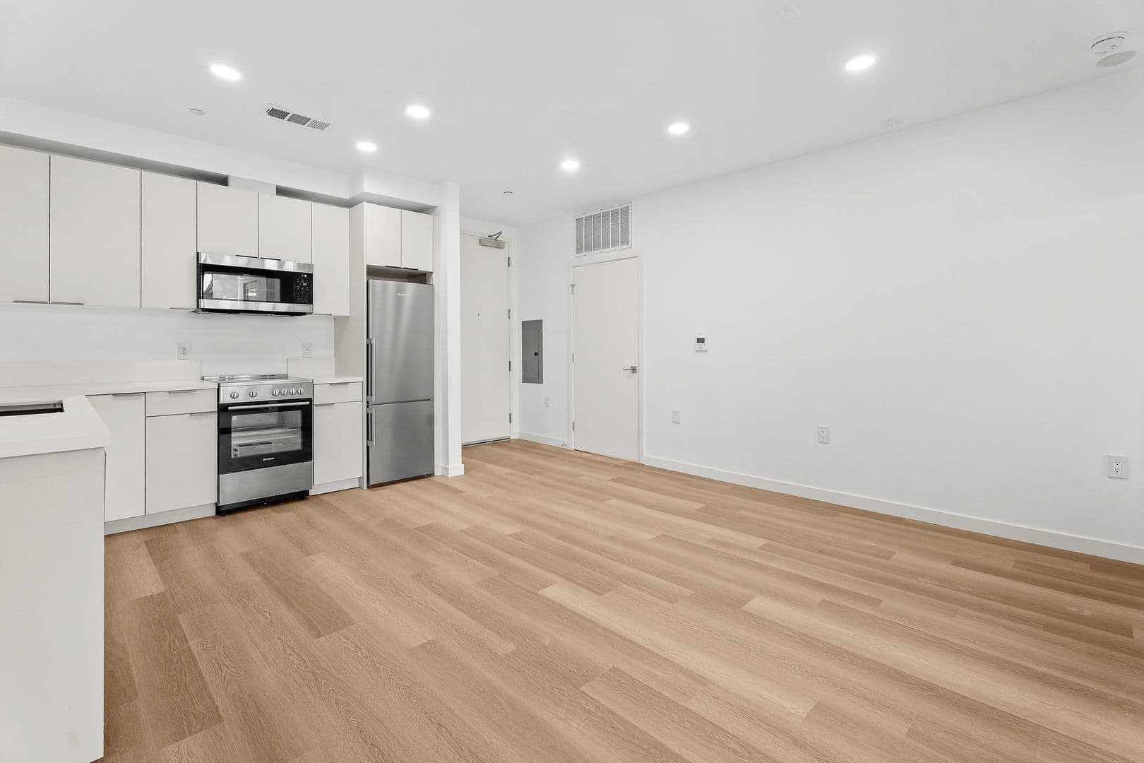 Los Angeles Apartment: 1233 S. Dunsmuir Avenue