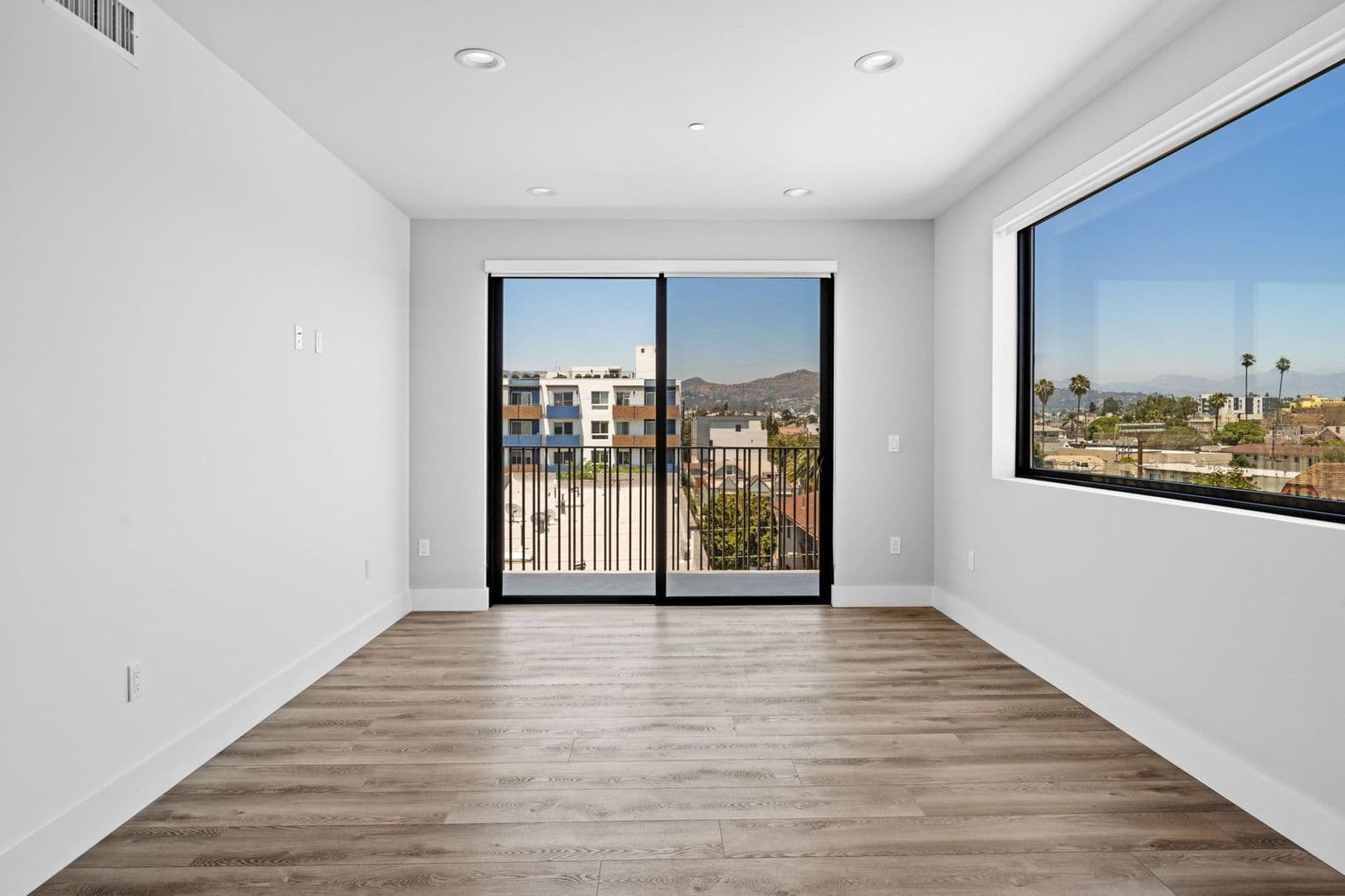Los Angeles Apartment: 4807 Elmwood Avenue