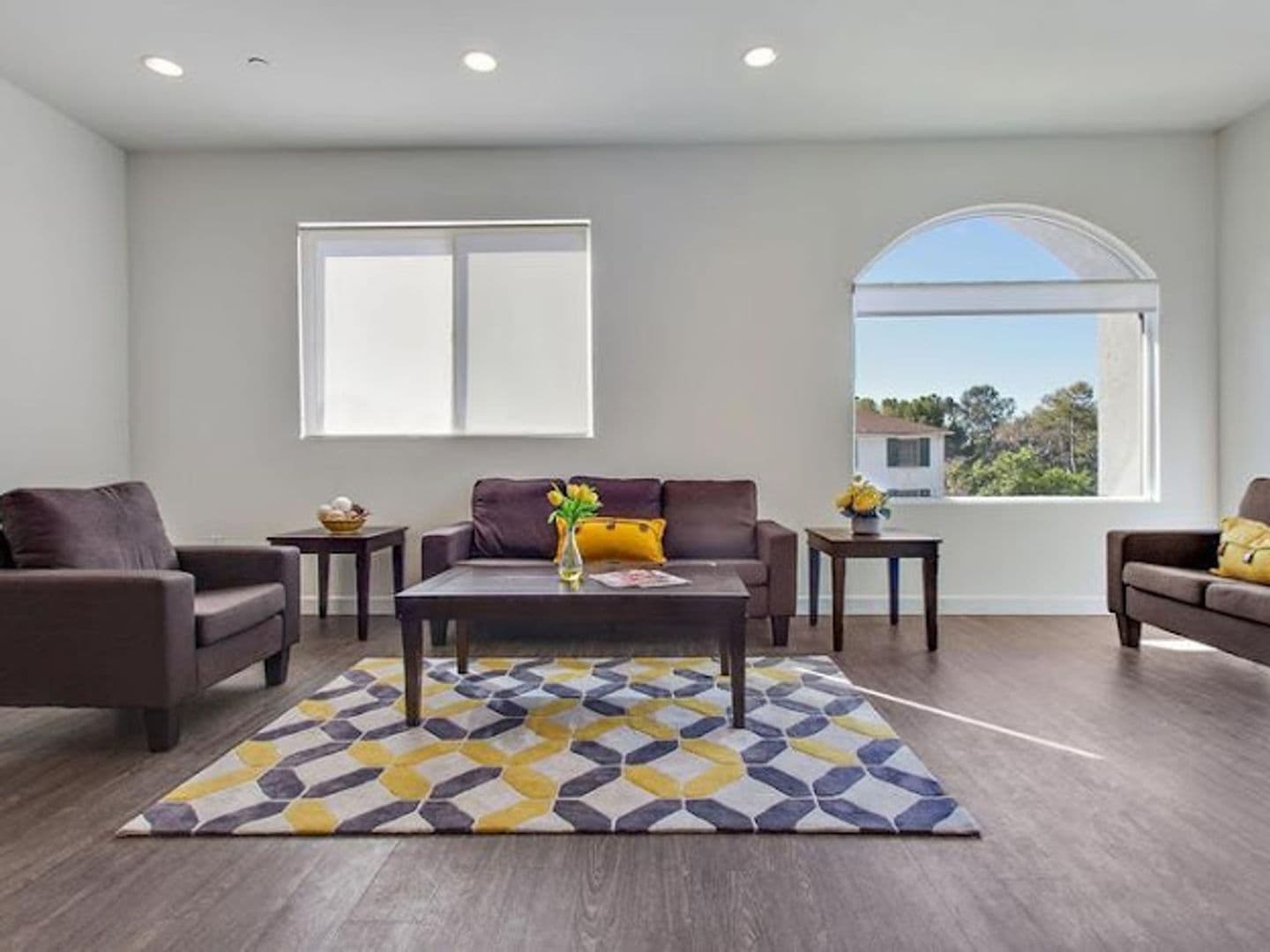 Los Angeles Apartment: 610 Levering Ave