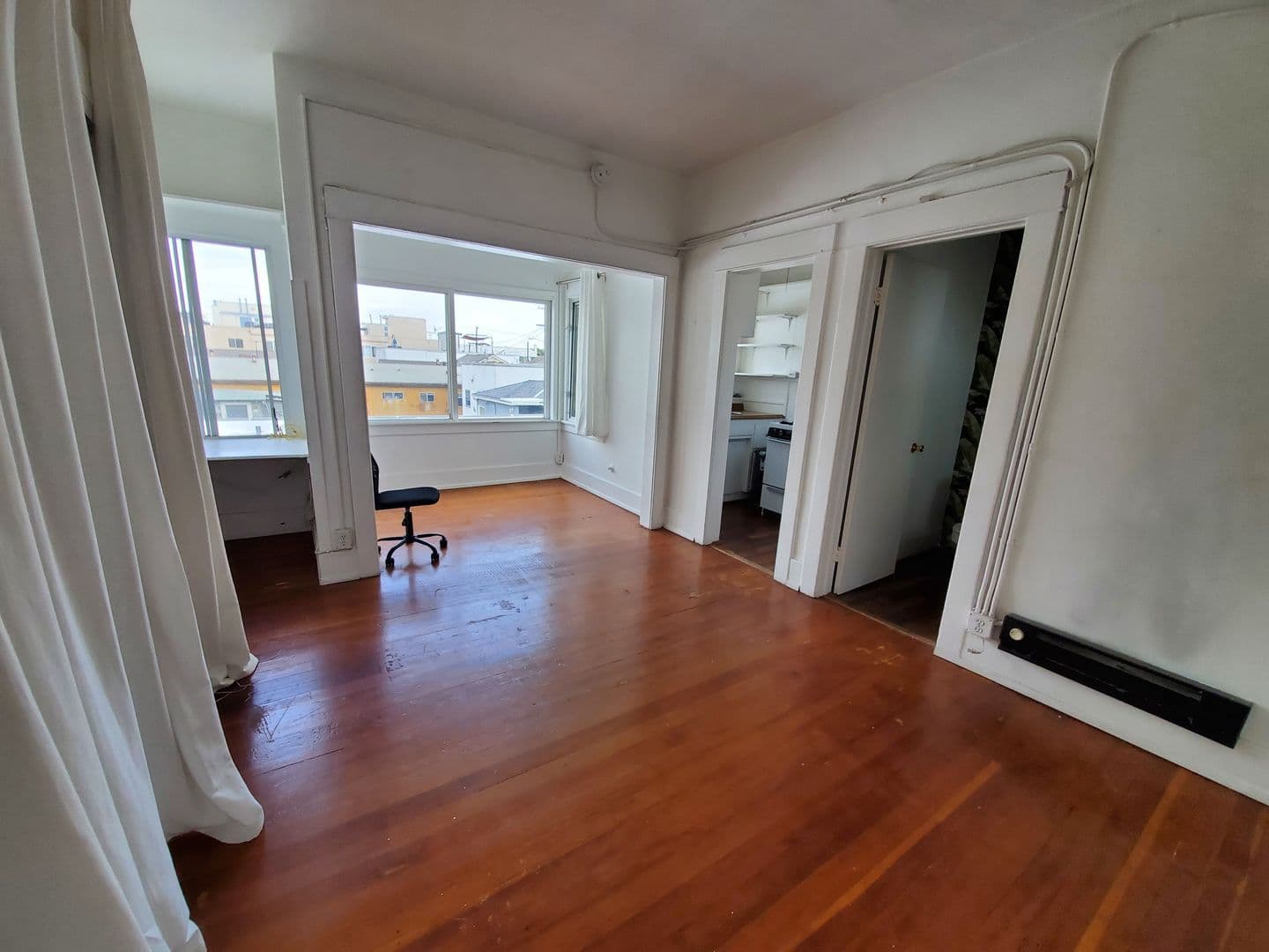 Venice Apartment: 30 Dudley Ave