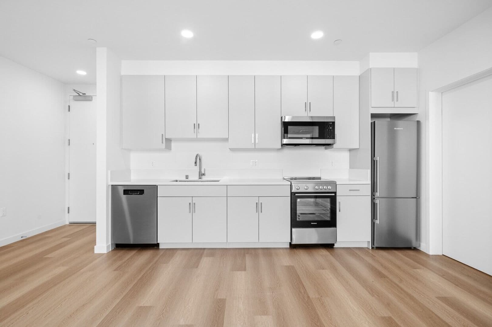 Los Angeles Apartment: 1233 S. Dunsmuir Avenue