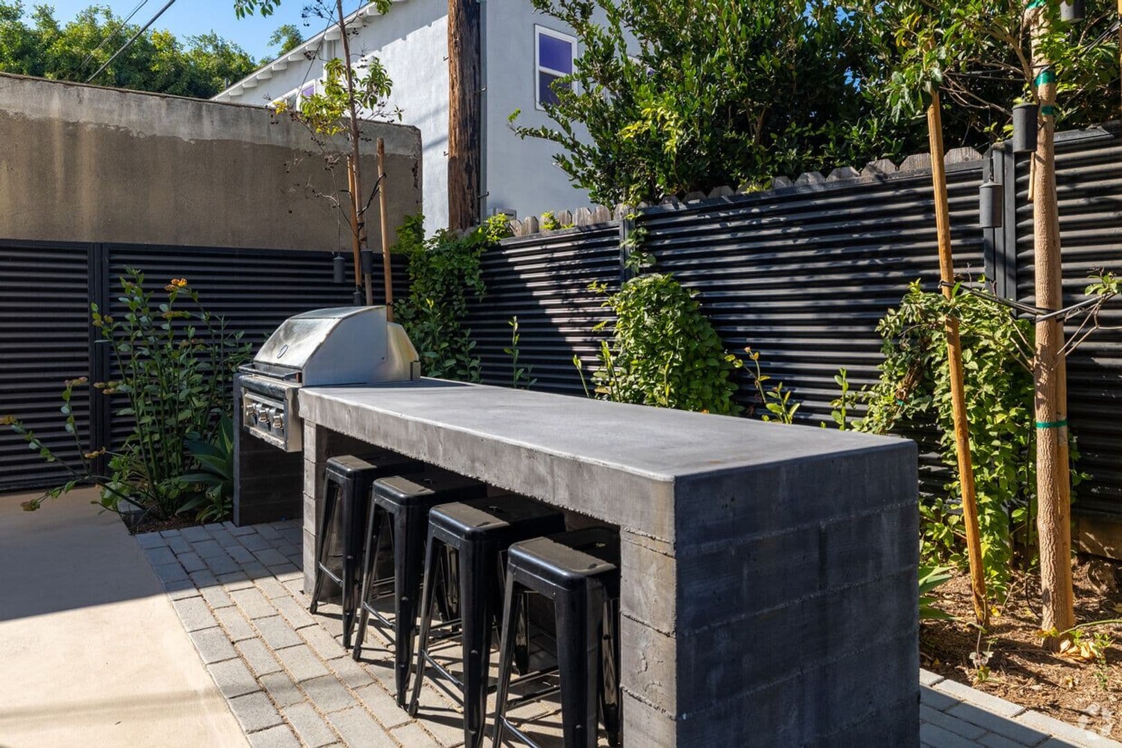Los Angeles Apartment: 1233 S. Dunsmuir Avenue