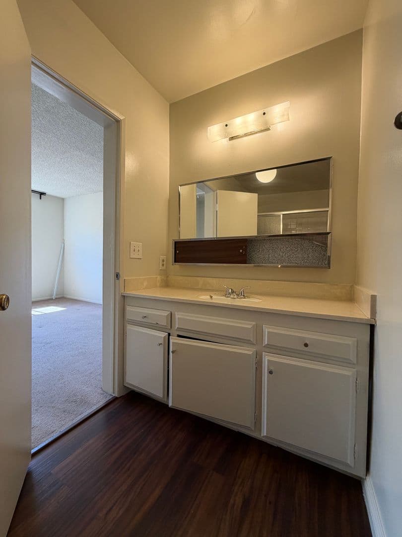 Santa Monica Apartment: 2315 14th St.