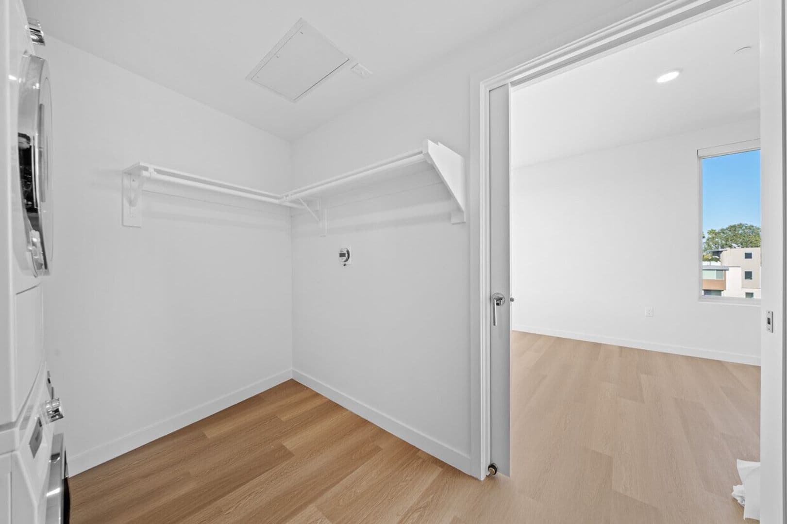 Los Angeles Apartment: 1233 S. Dunsmuir Avenue