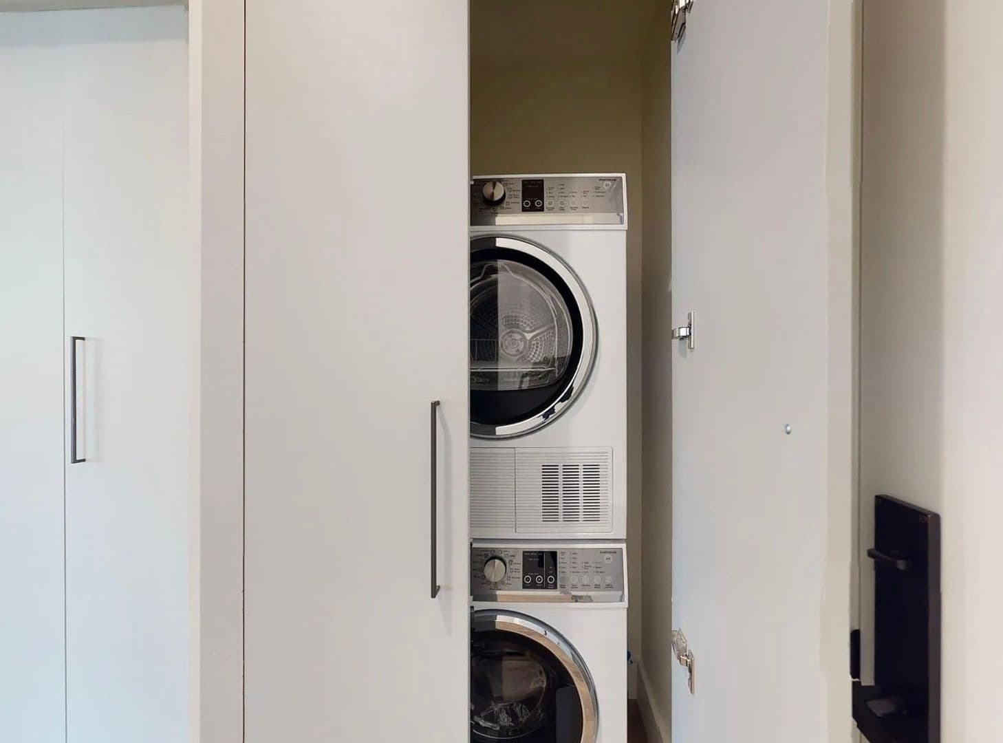 Los Angeles Apartment: 4807 Elmwood Avenue