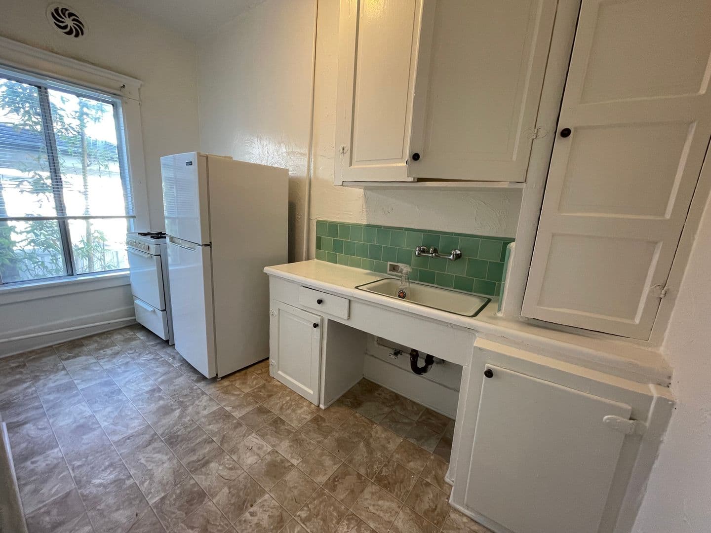 Venice Apartment: 704 Pacific Ave