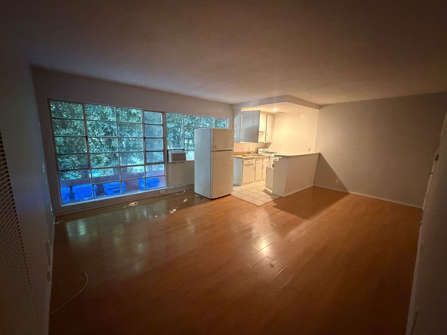 Los Angeles Apartment: 1560 N Laurel