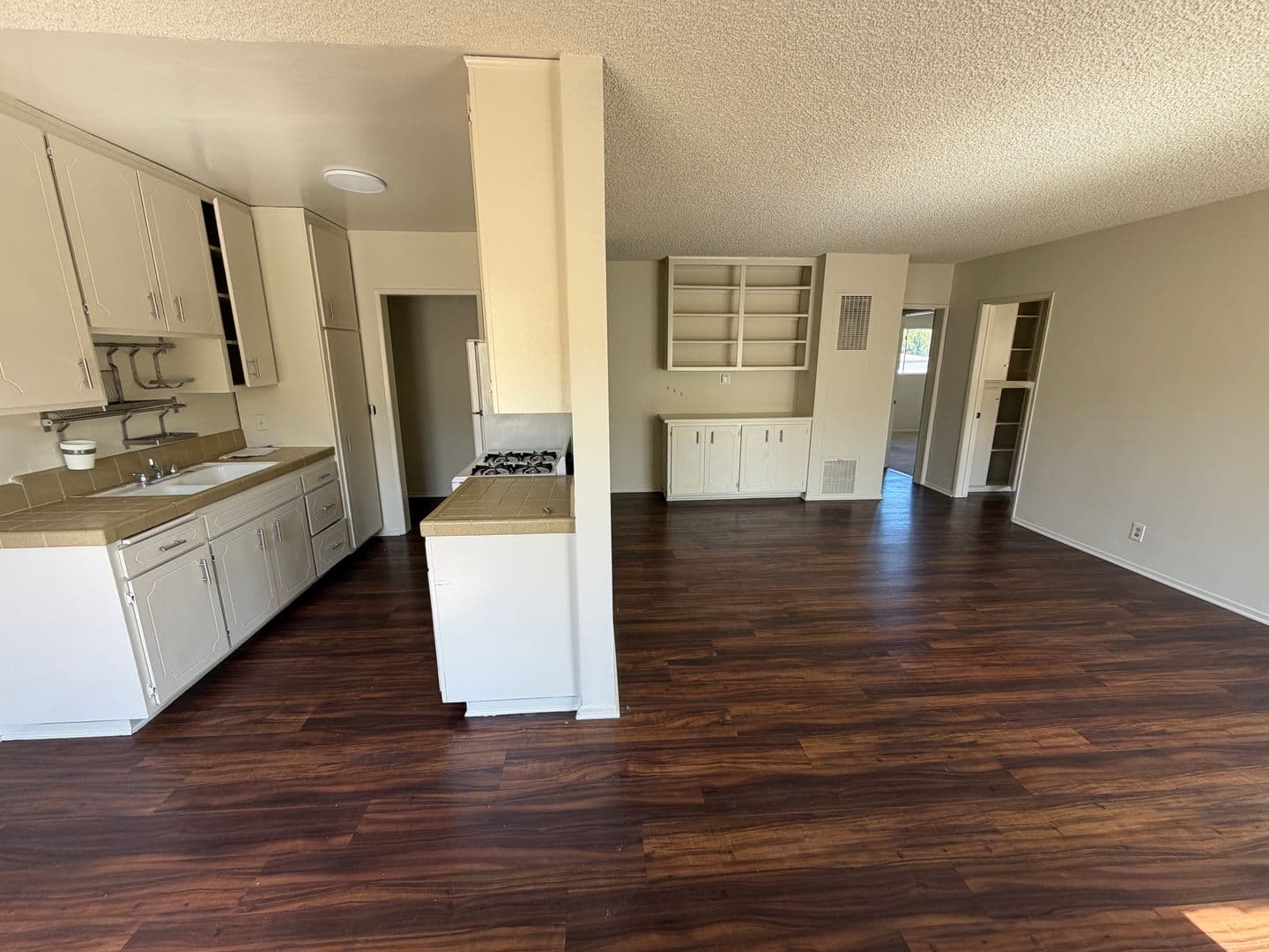 Santa Monica Apartment: 2315 14th St.