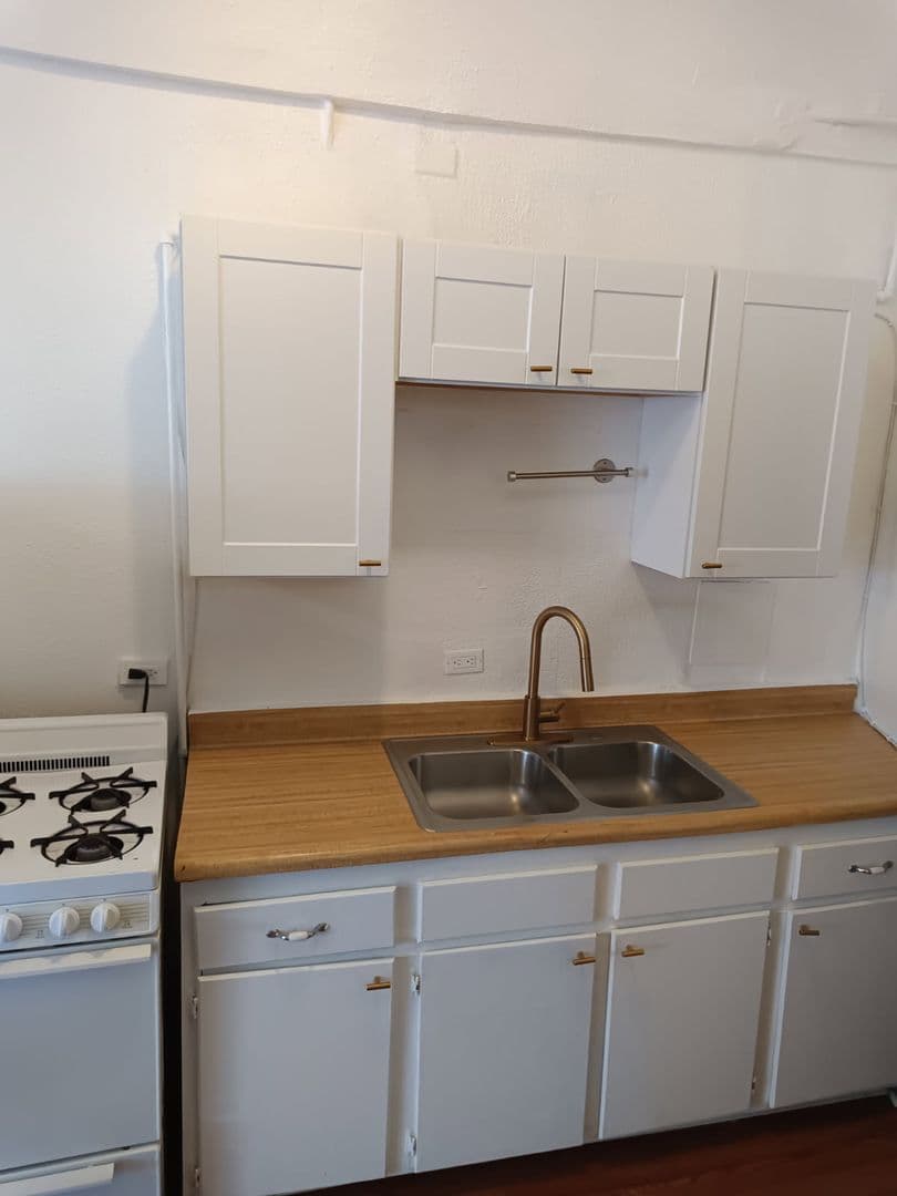 Venice Apartment: 101 Dudley Avenue