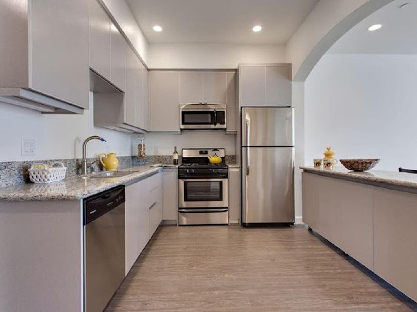 Los Angeles Apartment: 610 Levering Ave