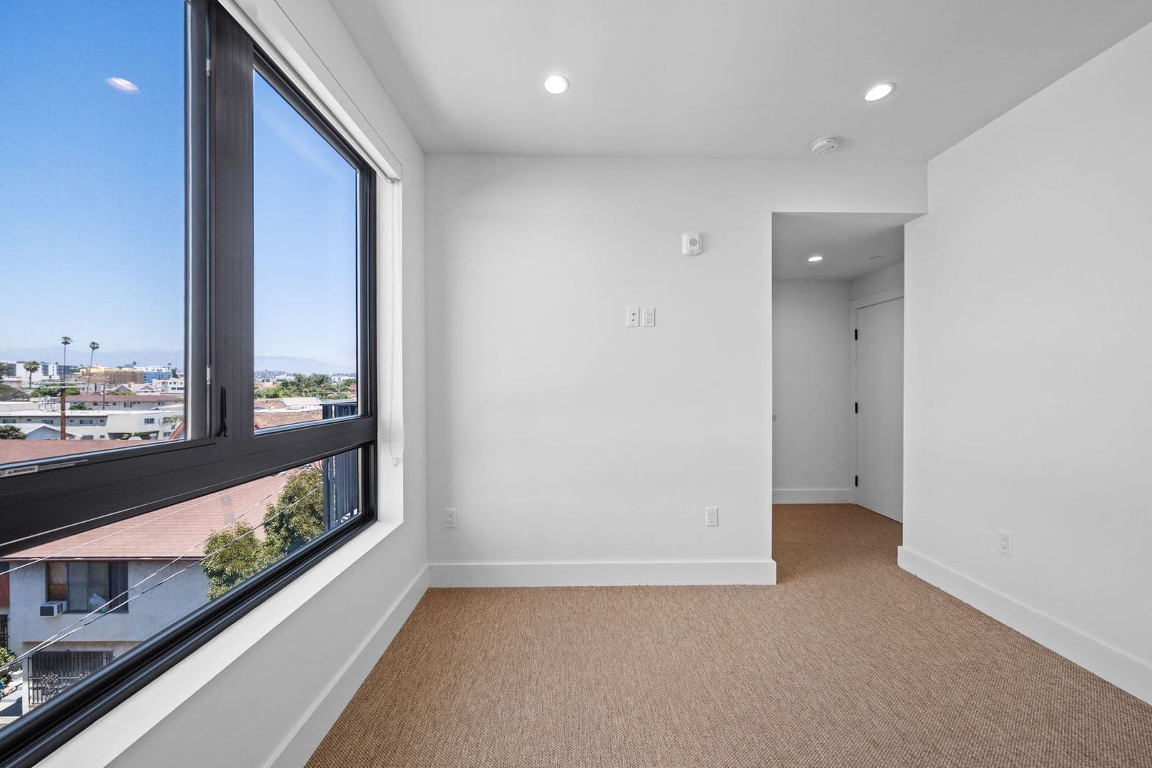 Los Angeles Apartment: 4807 Elmwood Avenue