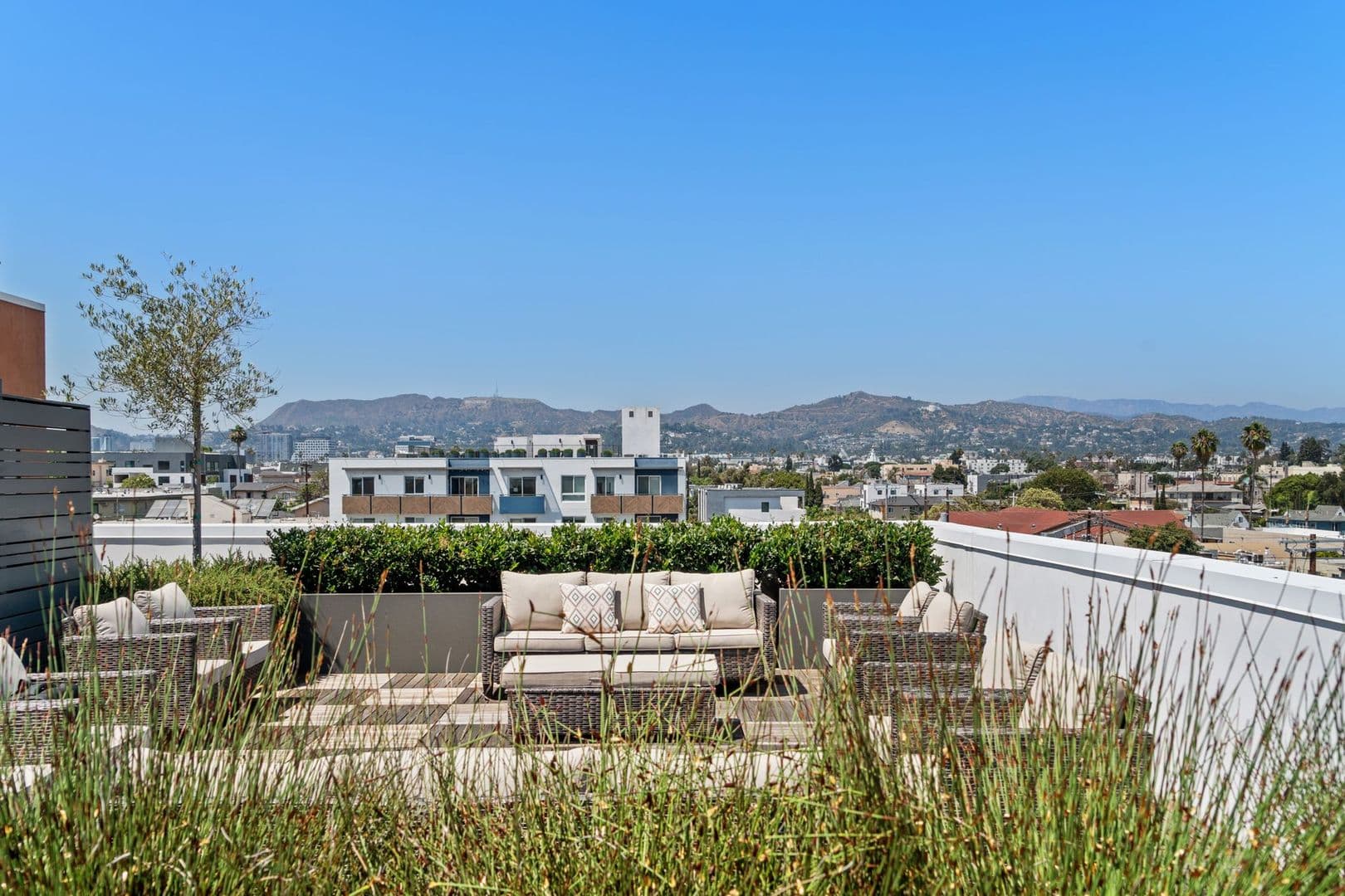 Los Angeles Apartment: 4807 Elmwood Avenue