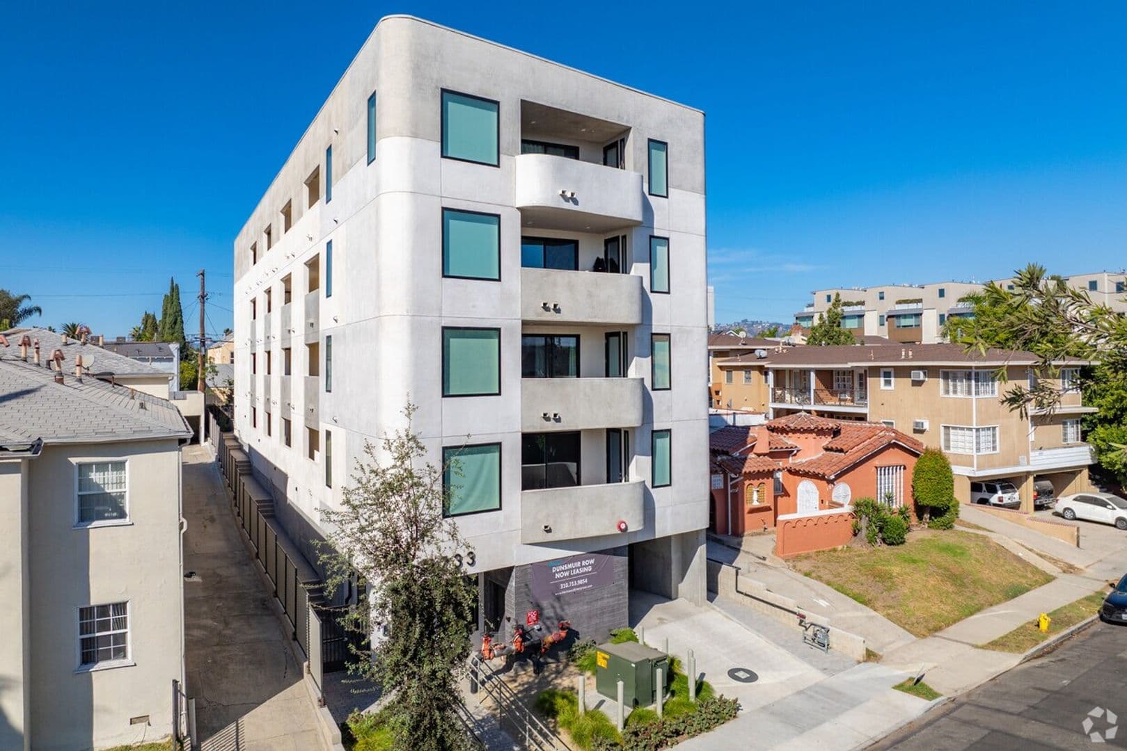 Los Angeles Apartment: 1233 S. Dunsmuir Avenue