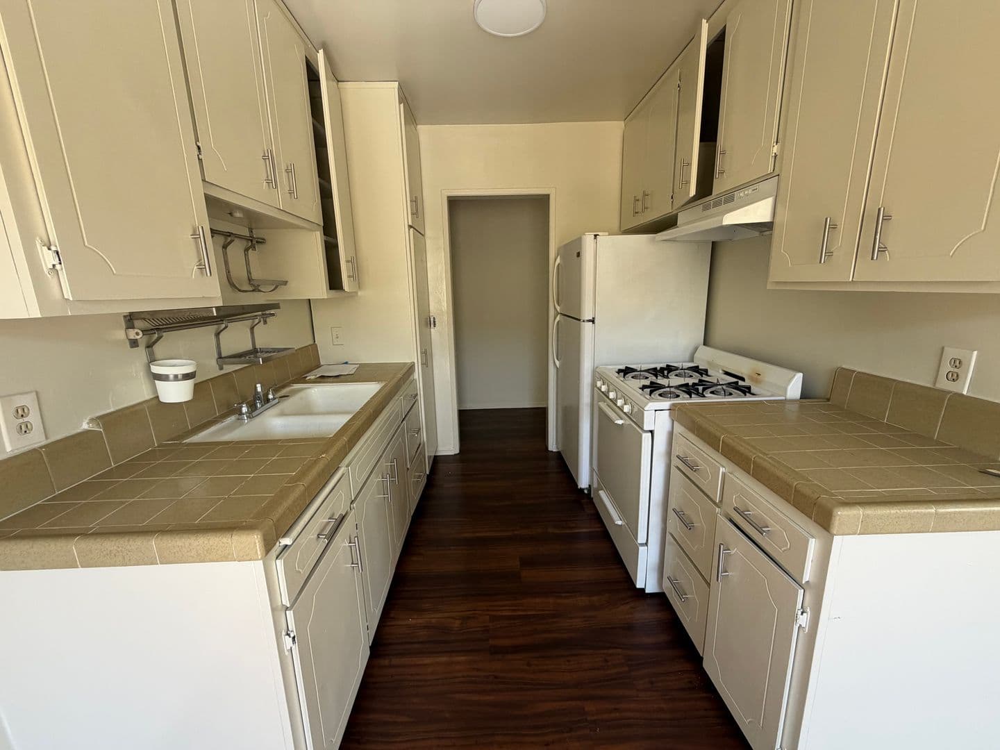 Santa Monica Apartment: 2315 14th St.