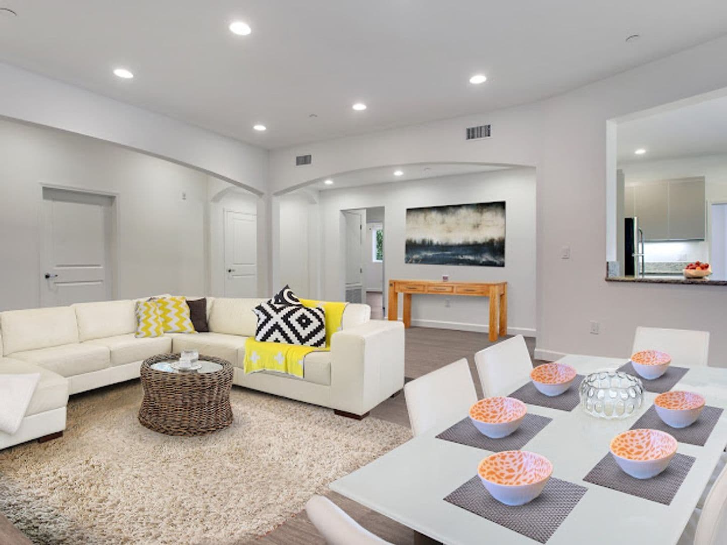 Los Angeles Apartment: 610 Levering Ave
