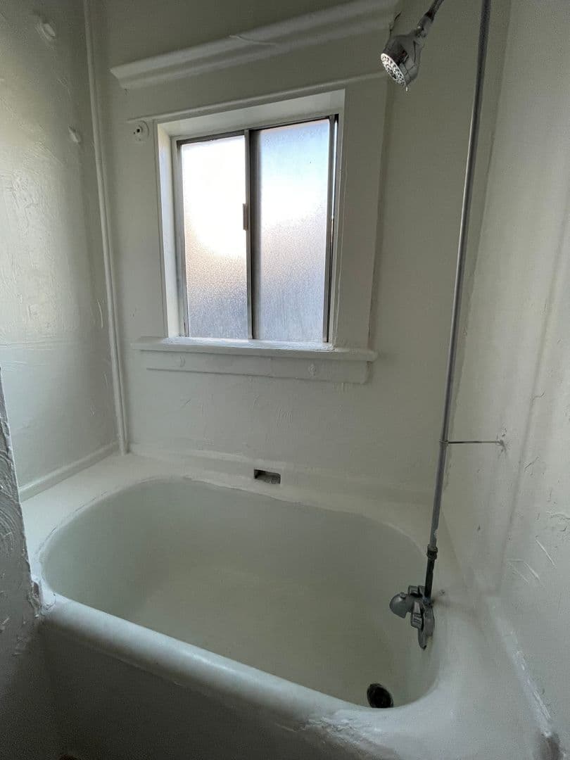 Venice Apartment: 704 Pacific Ave