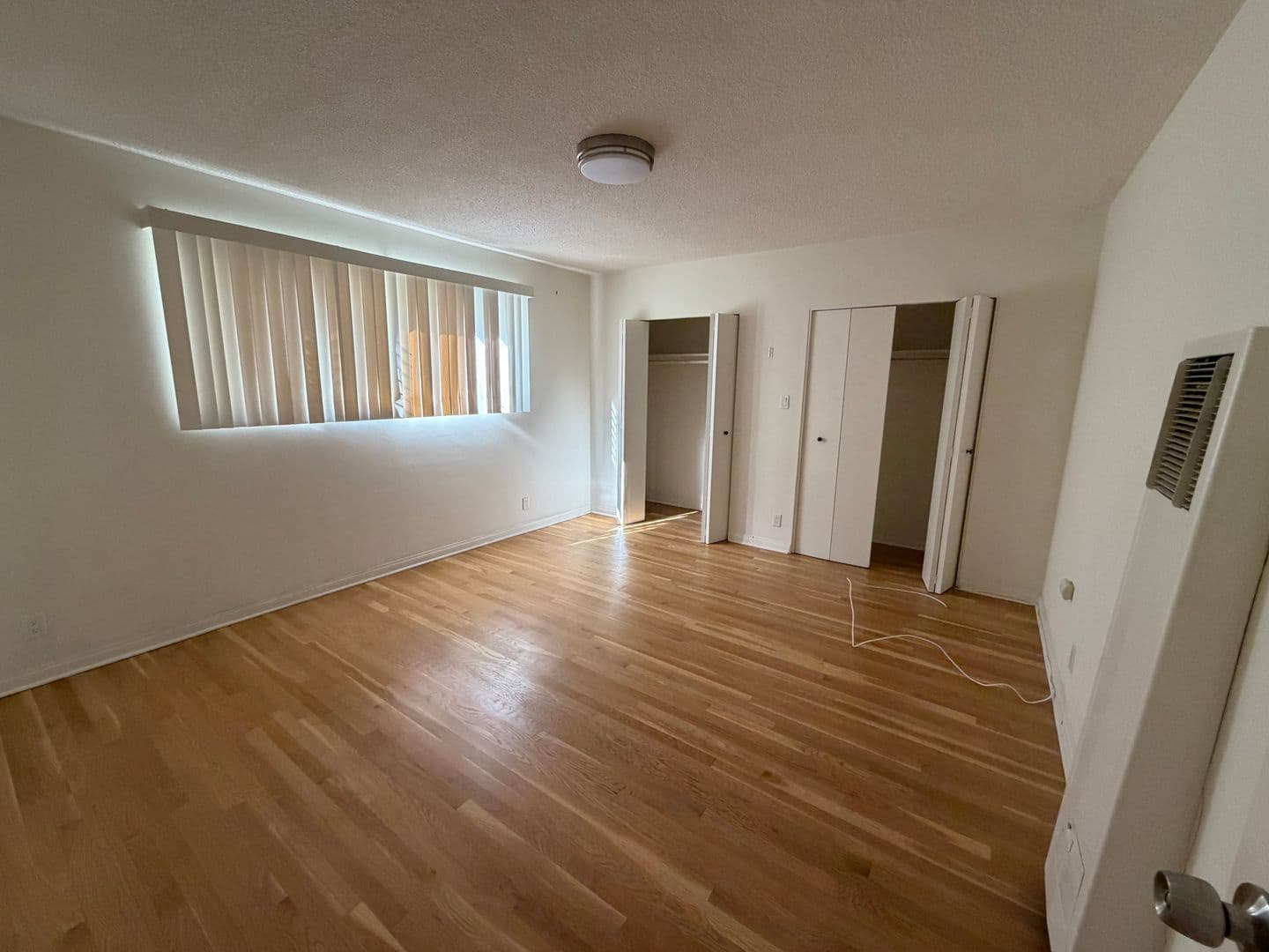Los Angeles Apartment: 1347 North Poinsettia Place