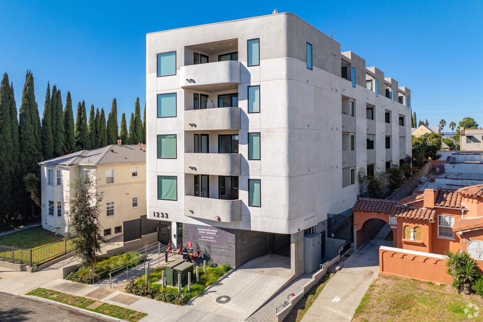 Los Angeles Apartment: 1233 S. Dunsmuir Avenue