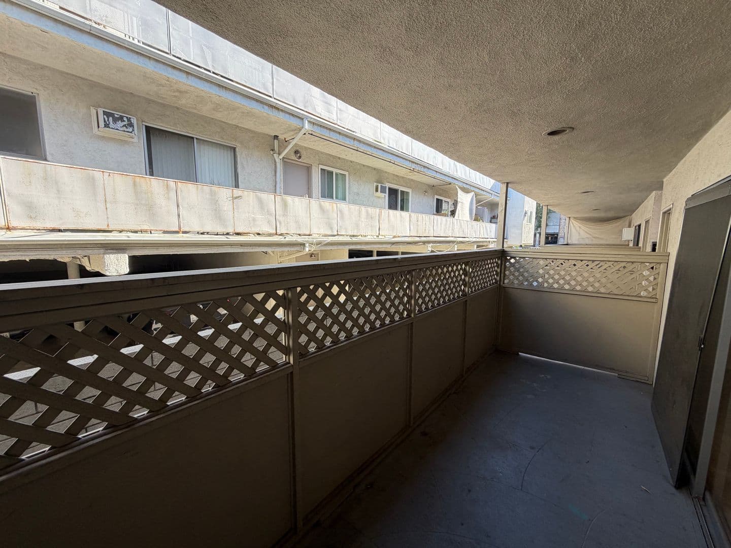 Los Angeles Apartment: 1347 North Poinsettia Place