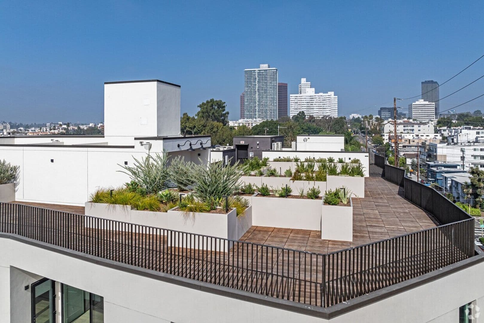Los Angeles Apartment: 11701 Santa Monica Boulevard