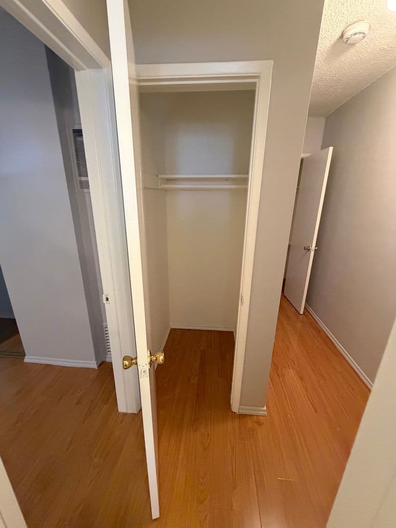 Los Angeles Apartment: 1560 N Laurel