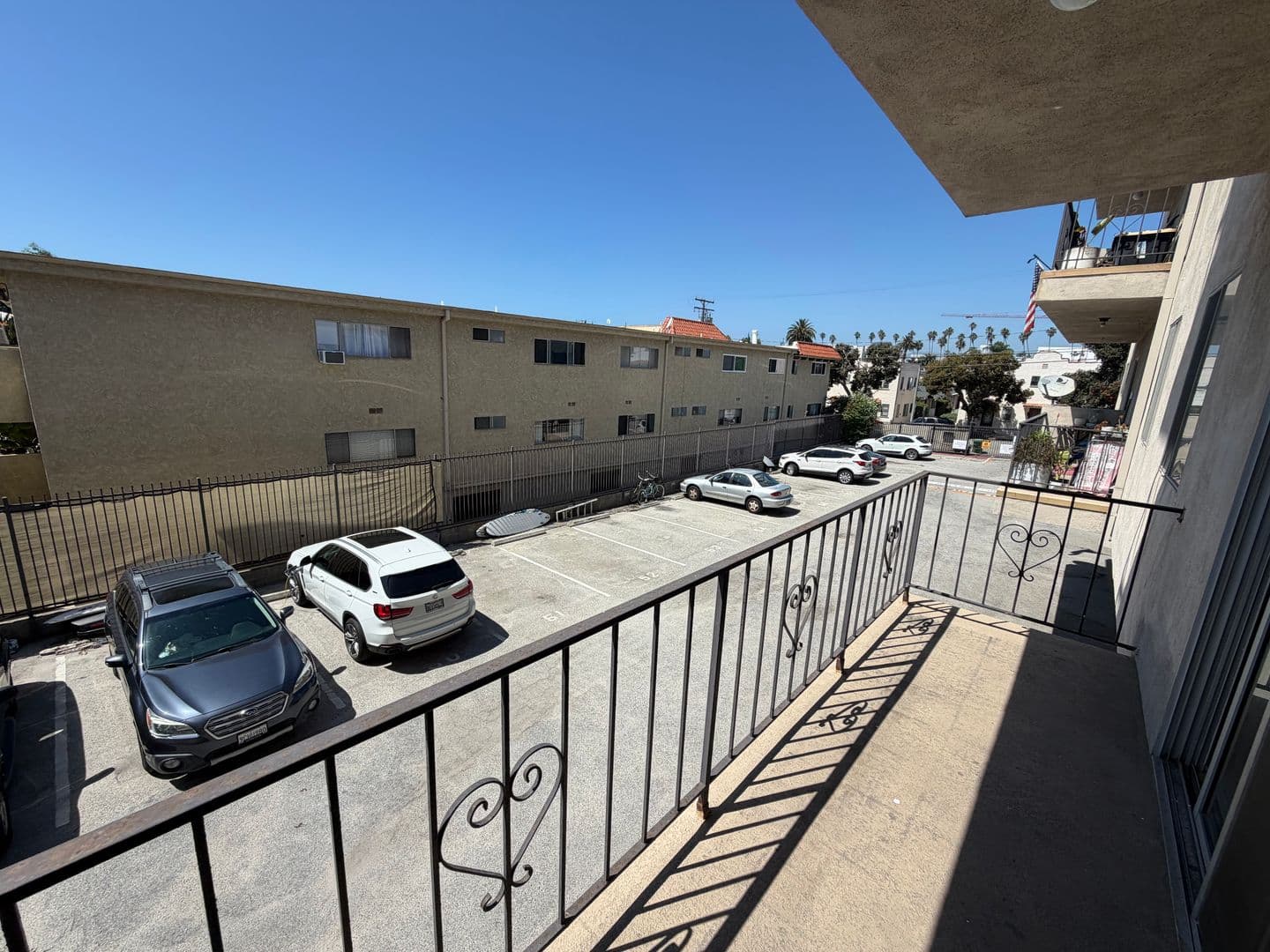 Santa Monica Apartment: 2210 3rd St